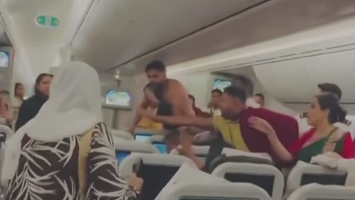 VIDEO | Pasajeros se Agarran a Golpes en Pleno Vuelo en Londres