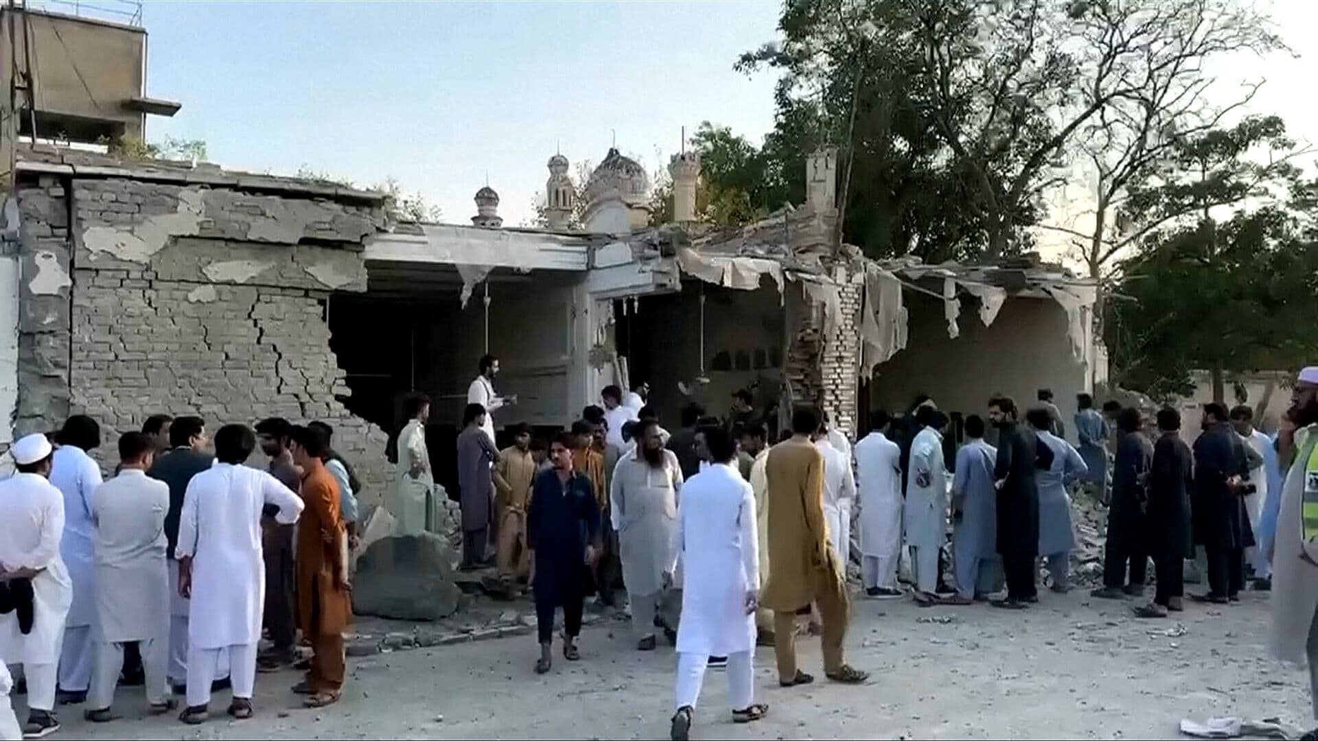 Coche Bomba Explota Frente a Mezquita en Pakistán y Deja 17 Muertos