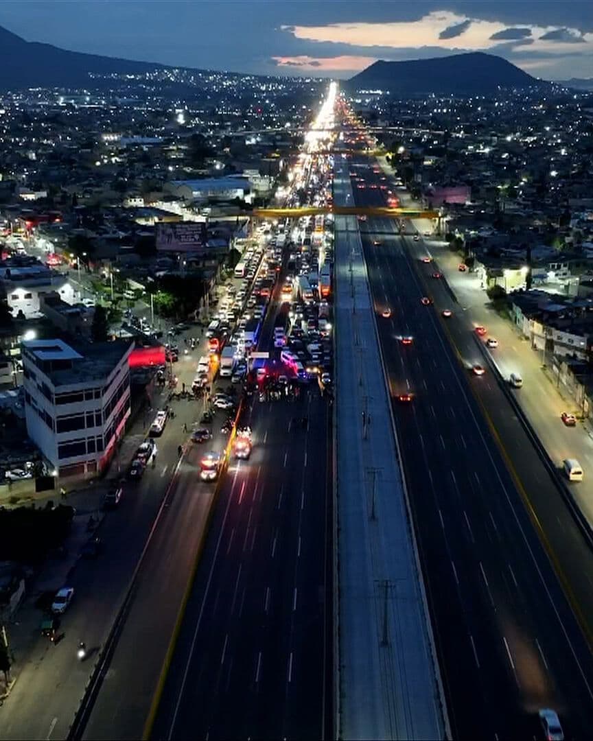 Desde el Aire: Manifestantes Bloquean la México-Puebla Esta Noche