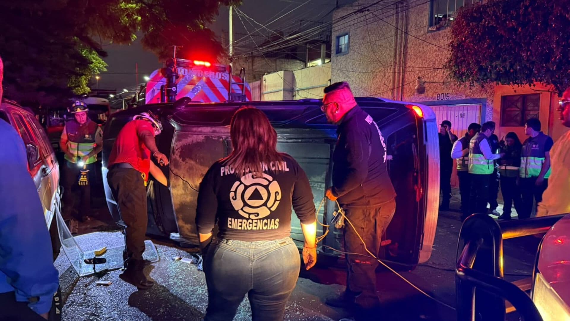 Camioneta Termina Volcada tras Choque en la Colonia Salvador Díaz Mirón