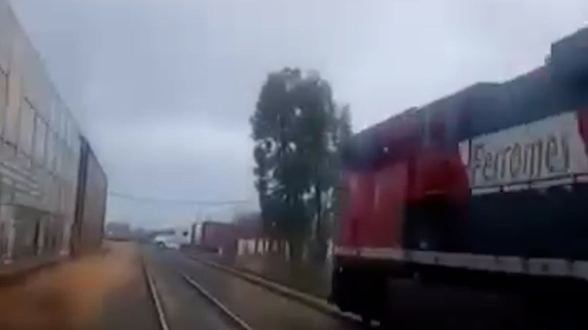 Tren Embiste a Tráiler en Los Arellano