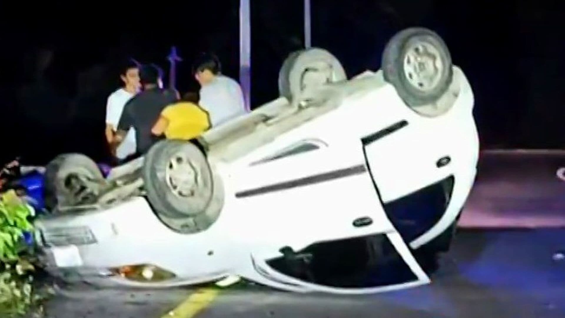Automóvil Vuelca tras Choque con Camión de Carga en San Francisco de Campeche