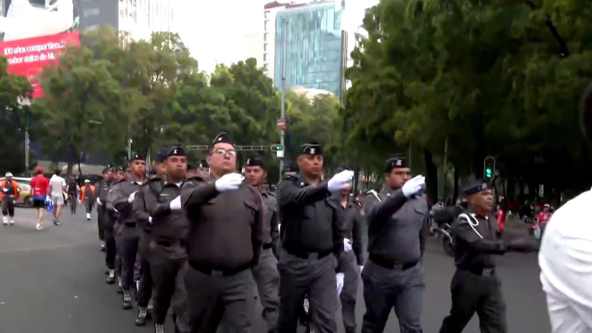 Pentathlón Deportivo Militarizado Marcha por Paseo de la Reforma en CDMX