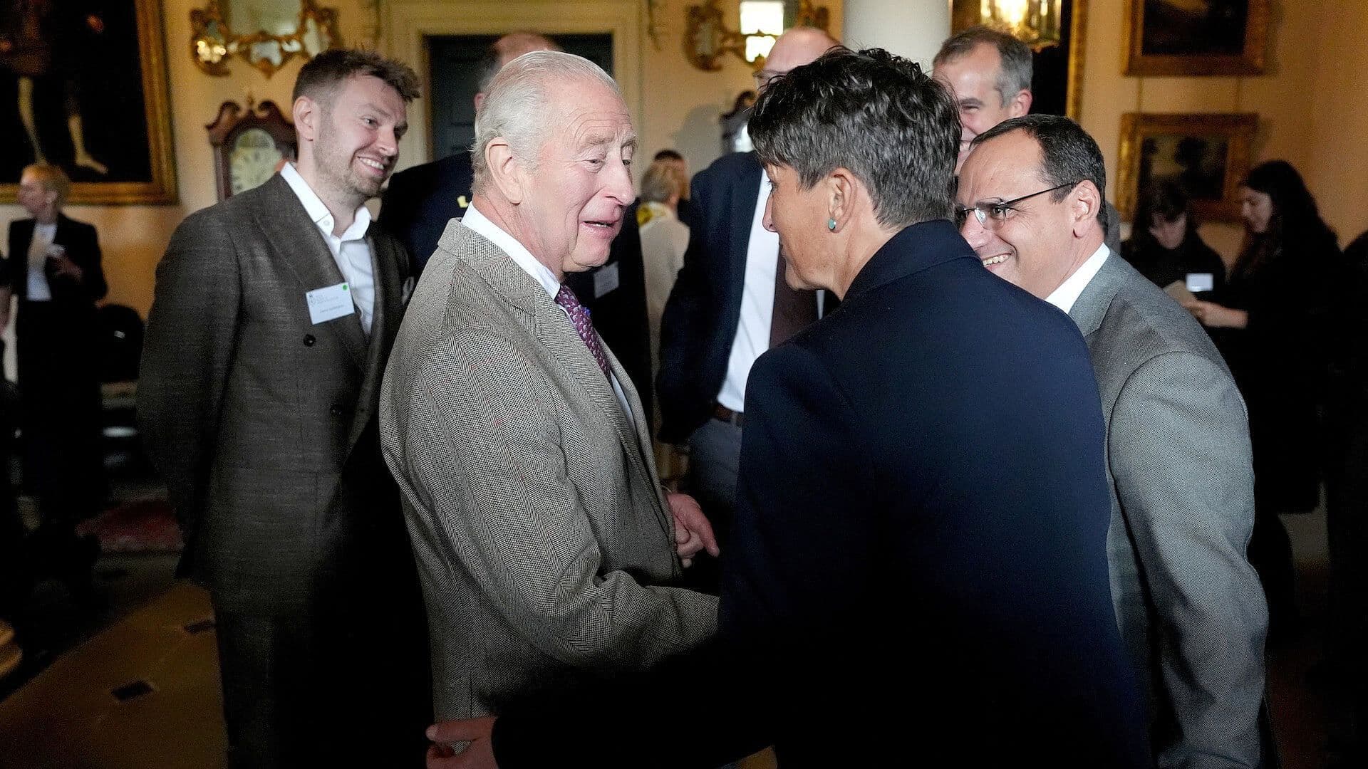 “Antes de que Sea Demasiado Tarde”: Rey Carlos III Pide Controles para la IA