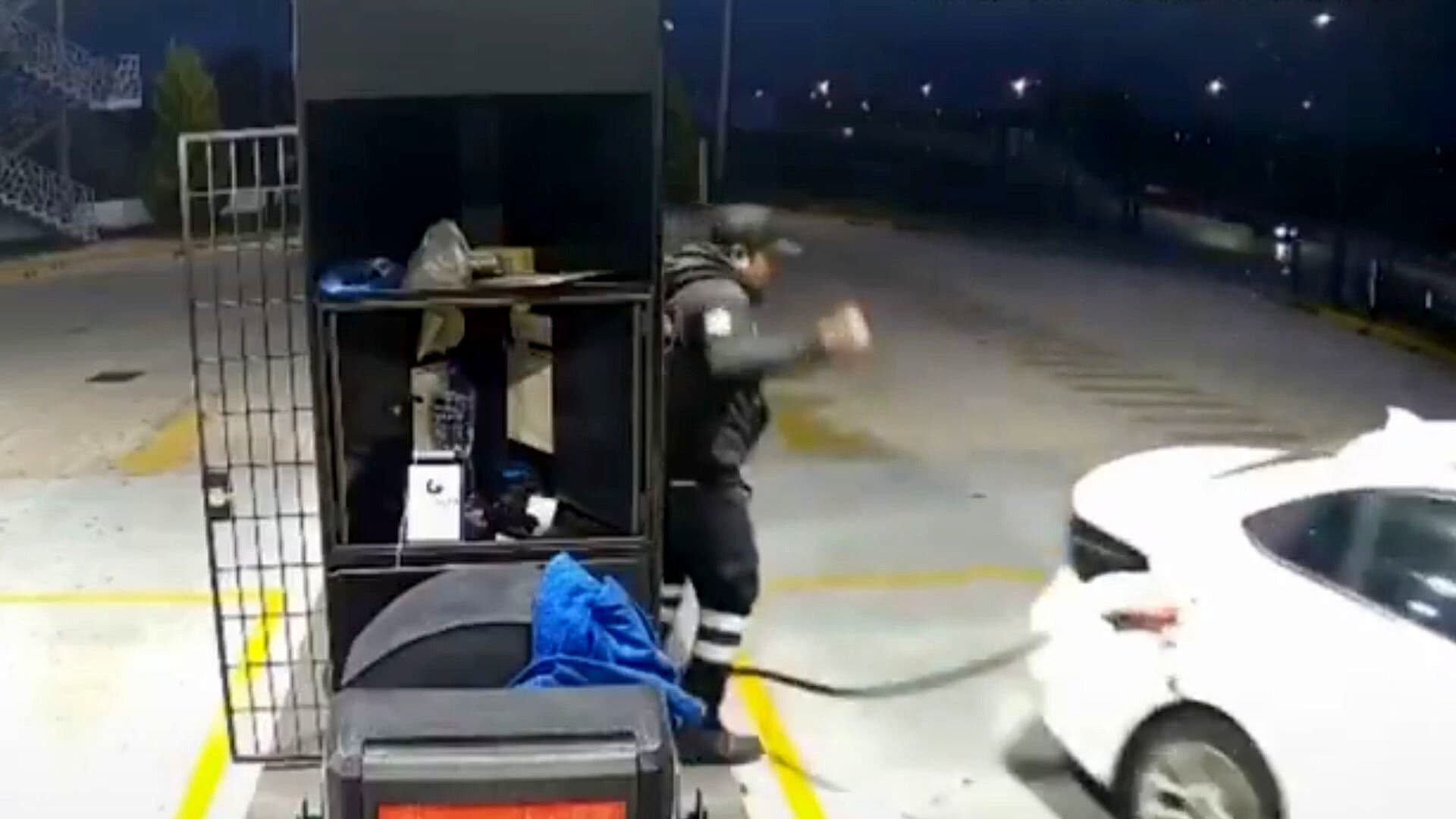 Automovilista Huye sin Pagar Gasolina y su Papá Regresa a Cubrir la Deuda en Puebla