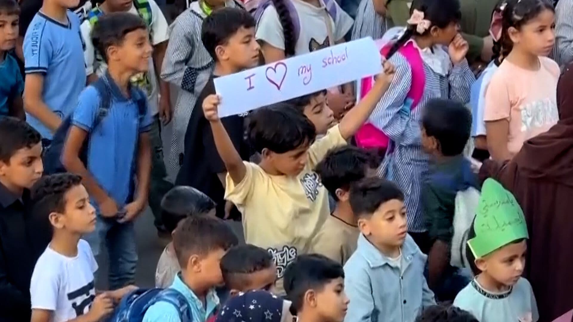 Niños en Gaza Regresan a Clases