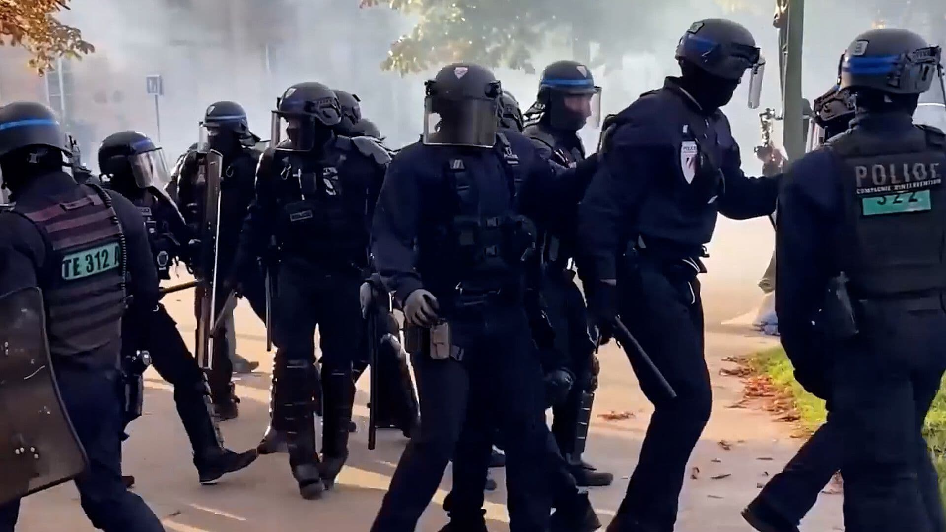 Policía Francesa se Enfrentó a Manifestantes