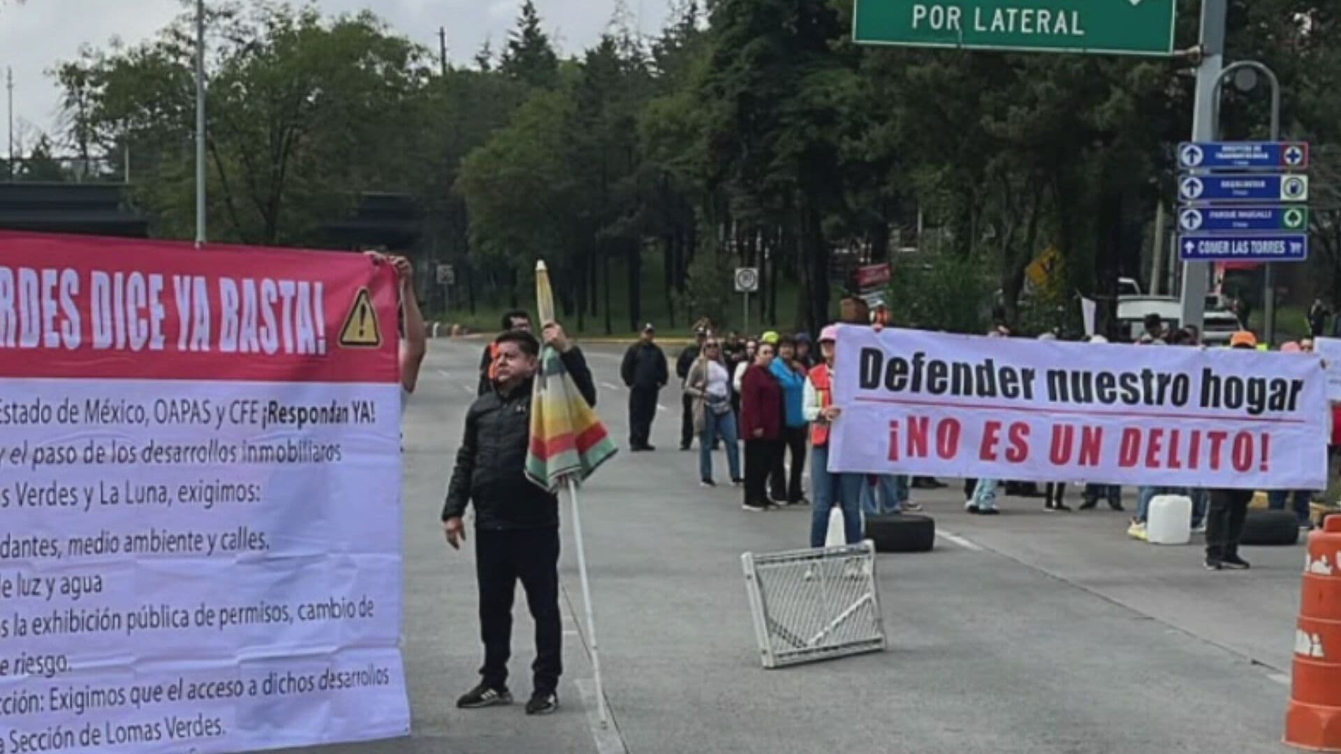 Manifestantes Bloquean Avenida Lomas Verdes en Naucalpan, Edomex