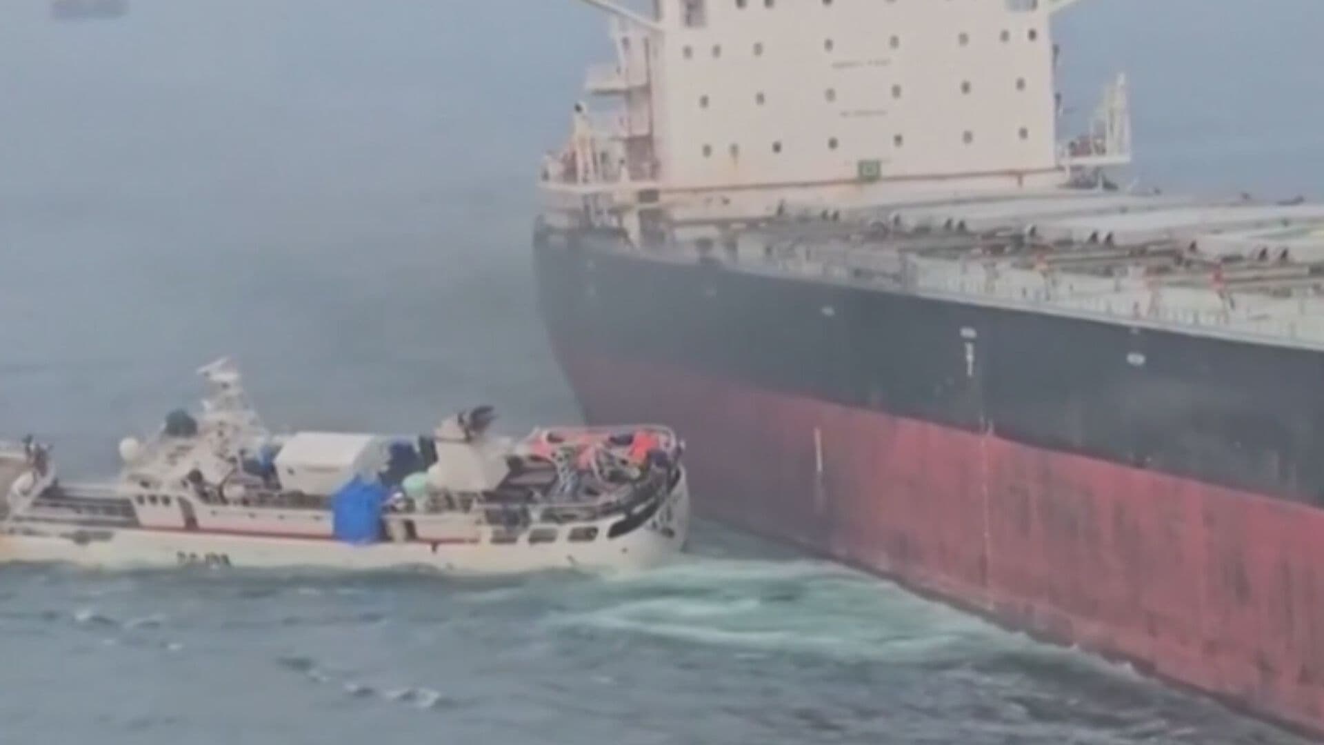 Video | Buque Granelero Choca contra Barco Pesquero