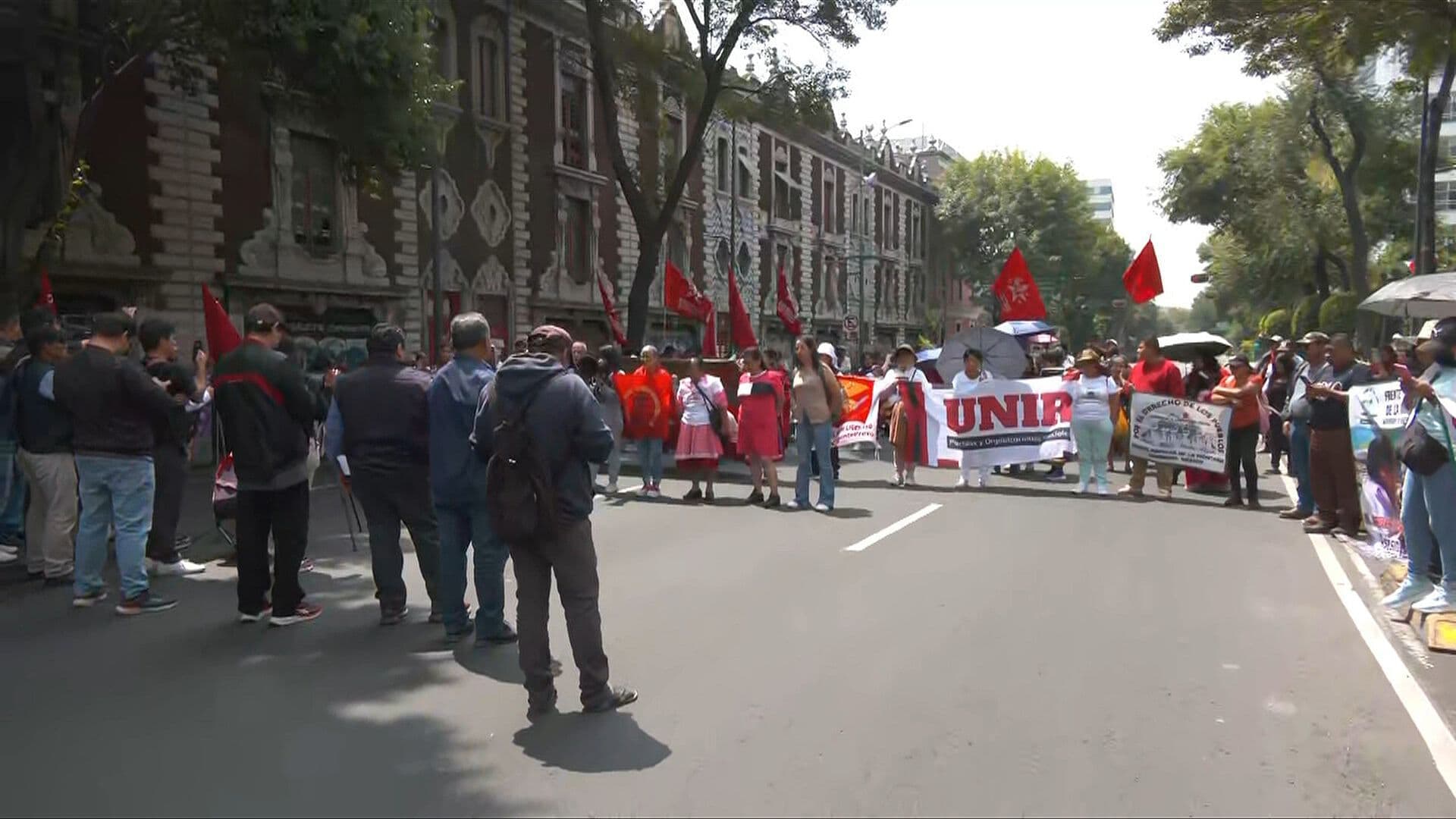 Comerciantes Indígenas Realizan Bloqueo en Avenida Bucareli