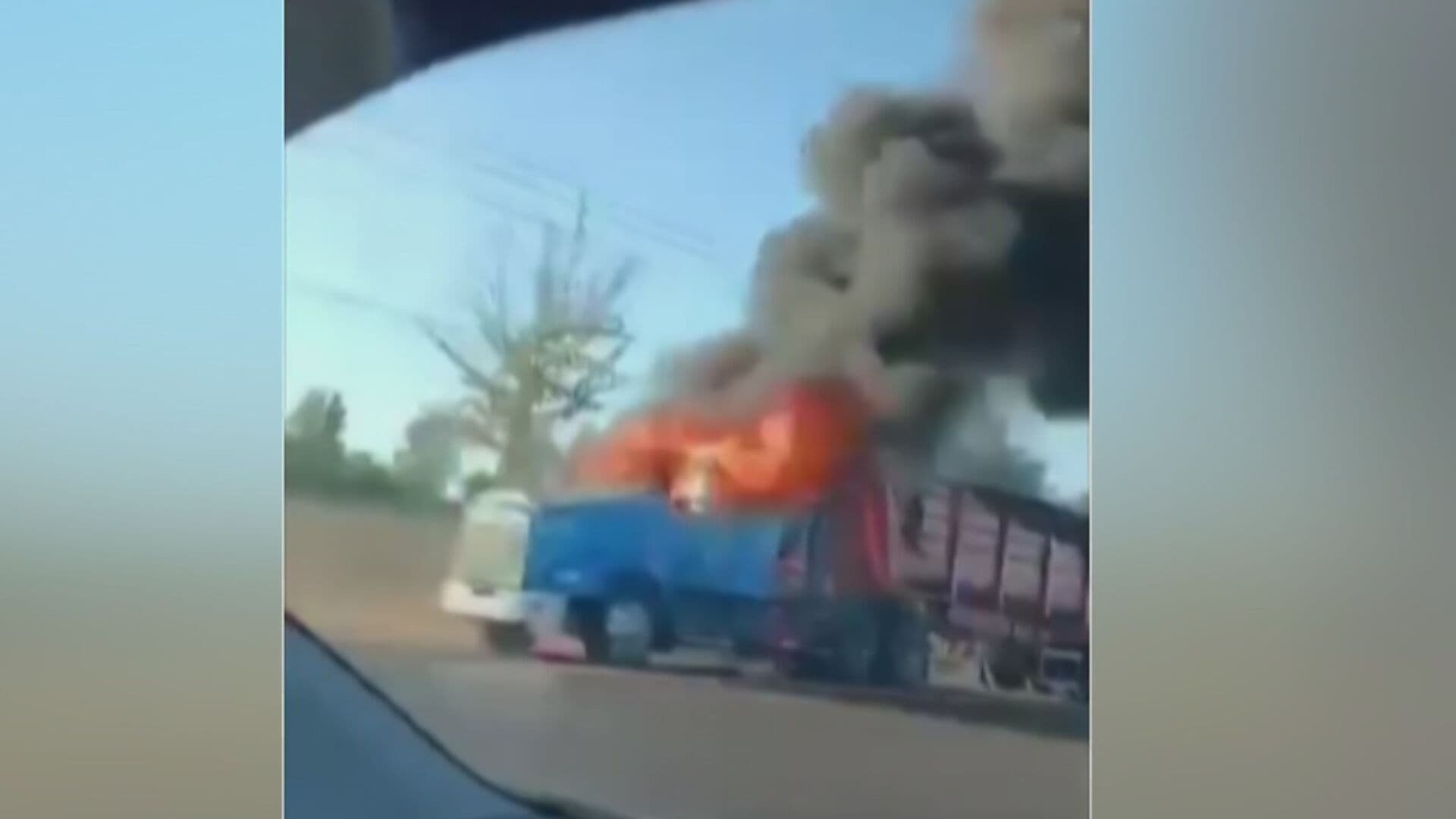 Video | Así Fue el Incendio de Tráiler en la Carretera Nava-Allende