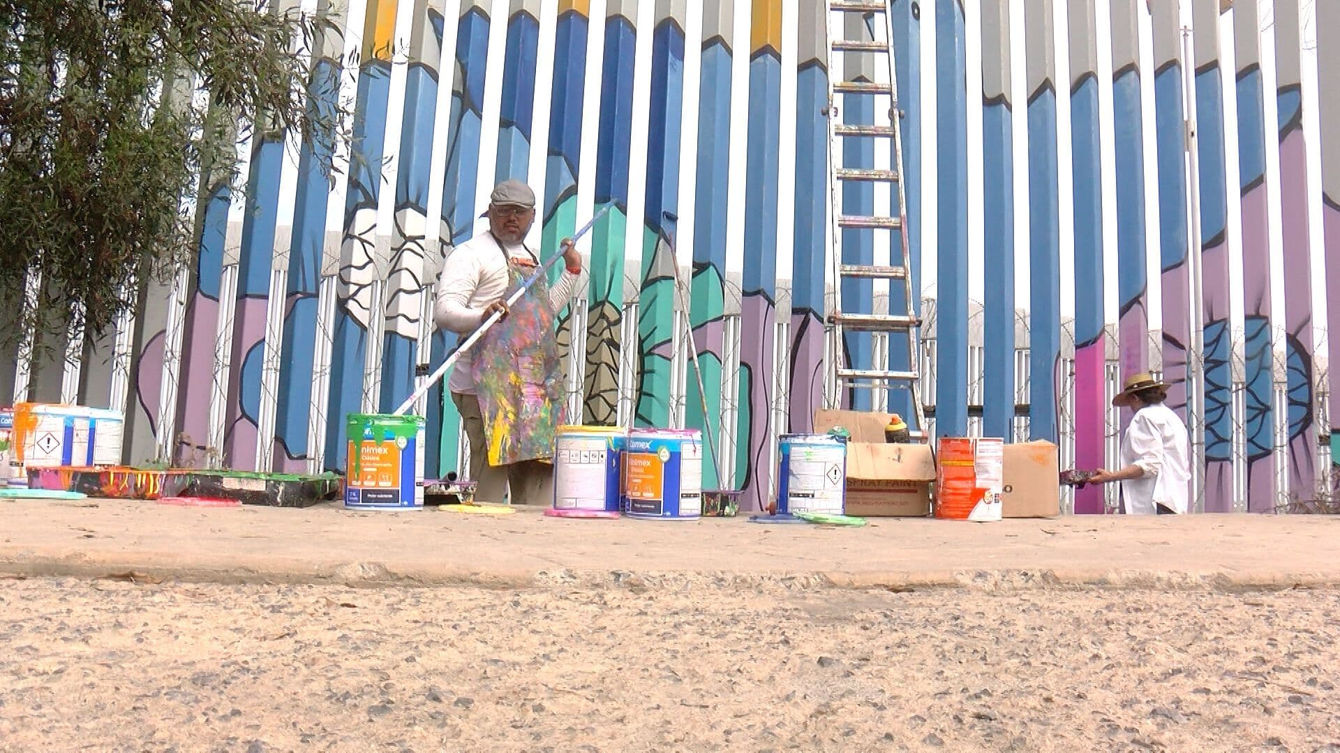 Pintan Nuevo Mural por la Paz en el Muro de Playas de Tijuana en Baja California