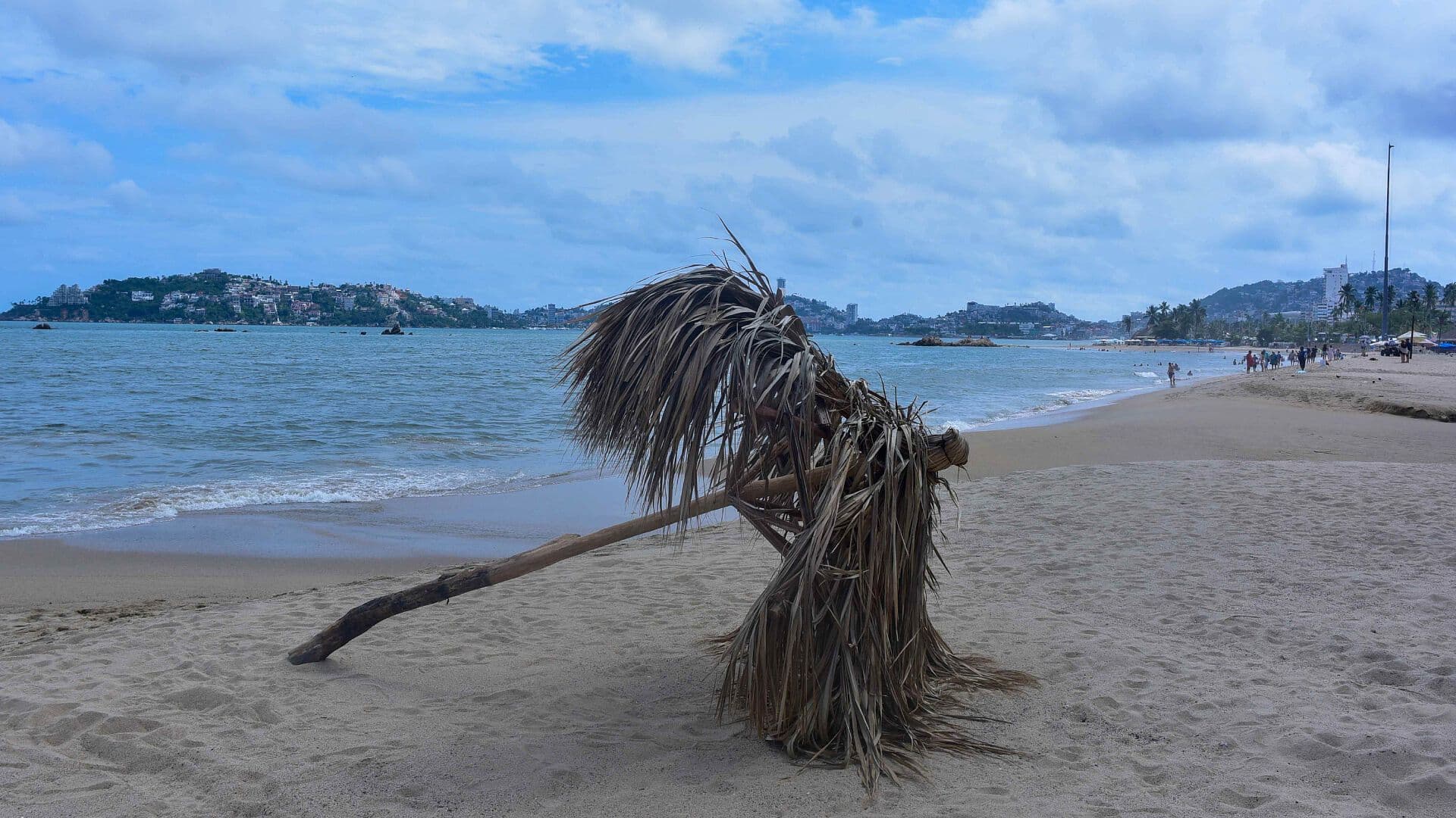 Así se Ven las Costas de Acapulco y las Medidas que Están Tomando por el Huracán Polo