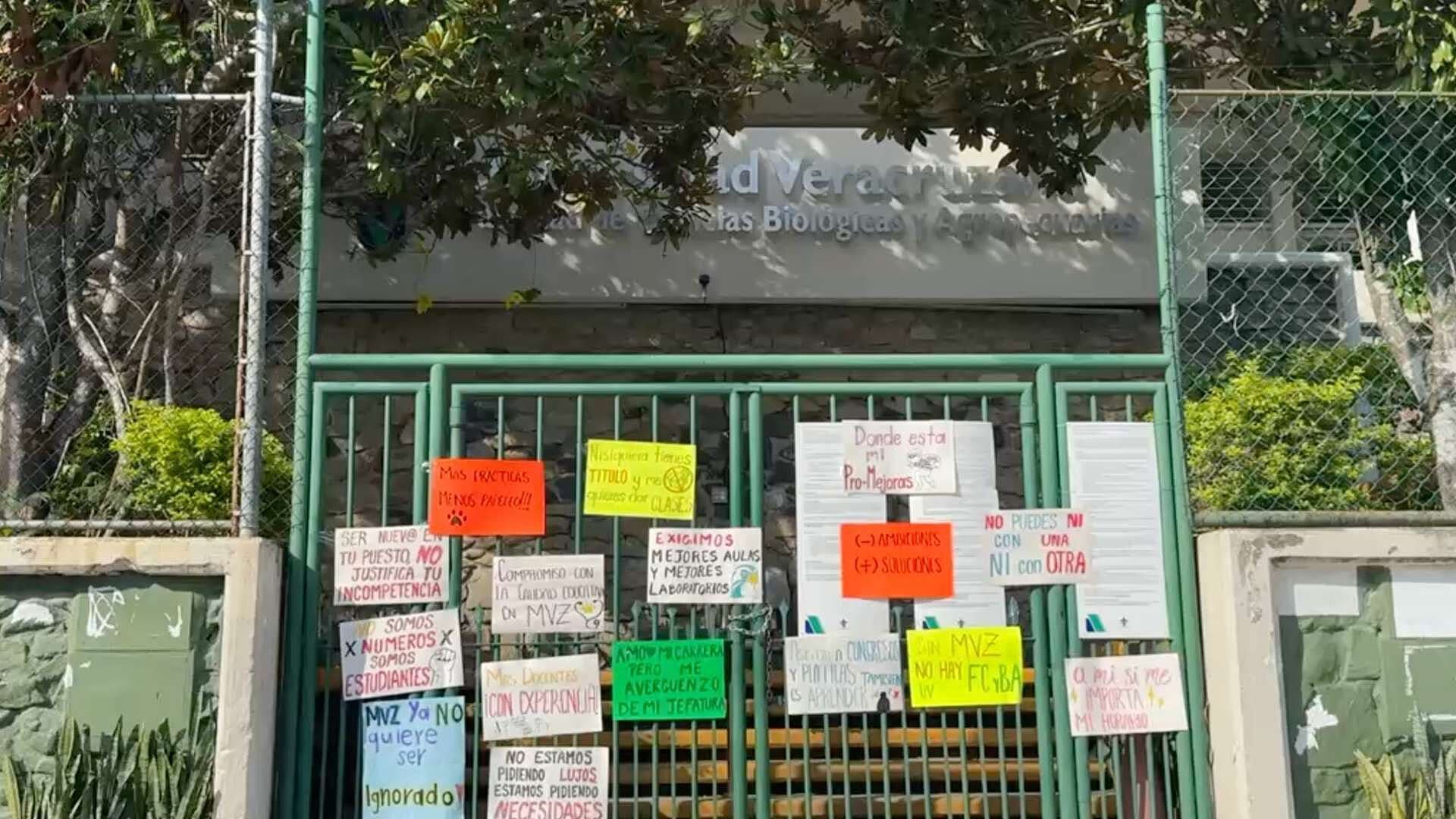 Estudiantes Toman Instalaciones de la Universidad Veracruzana en Tuxpan