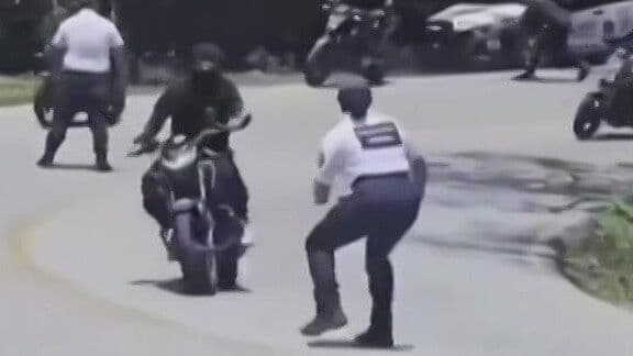 Cuestionan Operativo contra Motociclistas en Oaxaca por Maniobras para Detenerlos