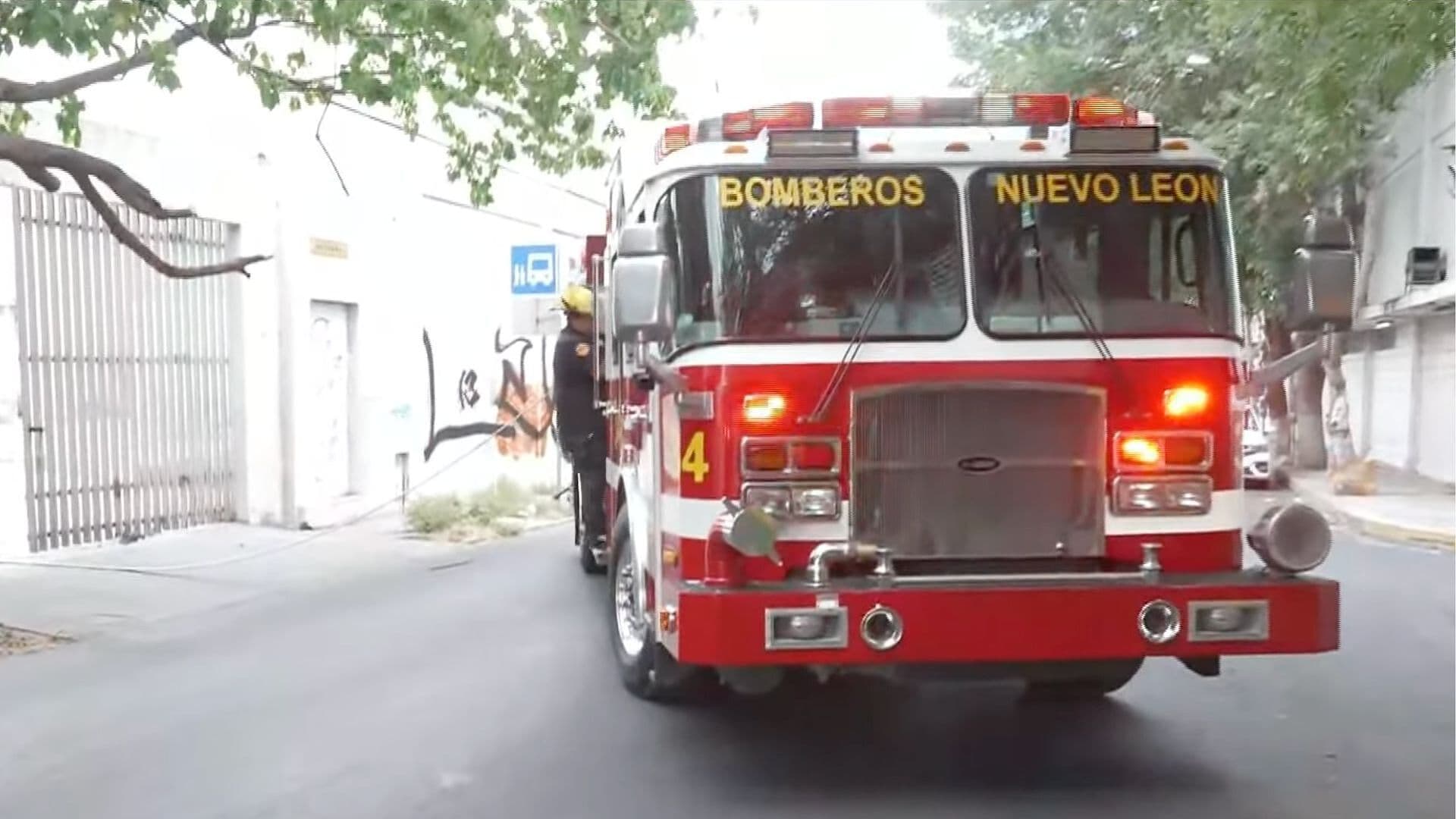 Moviliza Incendio en Bodega en el Centro de Monterrey, NL