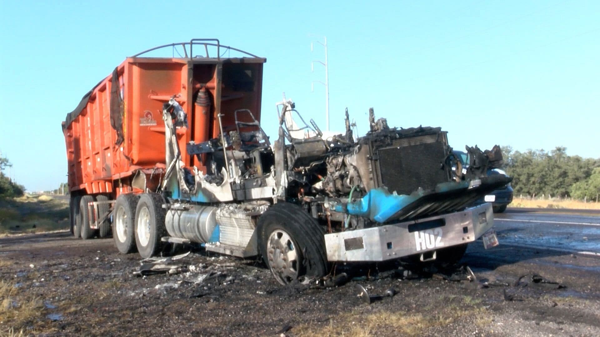 Bomberos Controlan Incendio de Tractocamión en Carretera 57 de Nava, Coahuila