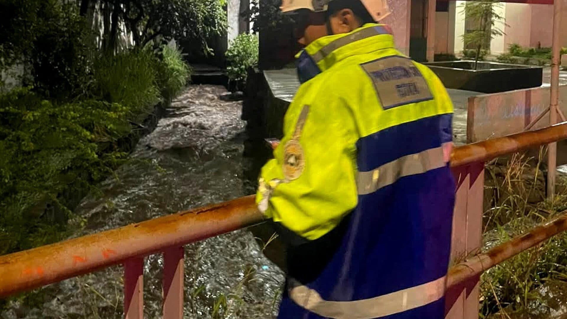 Colima Se Mantiene en Alerta por Fuerza del Huracán Polo