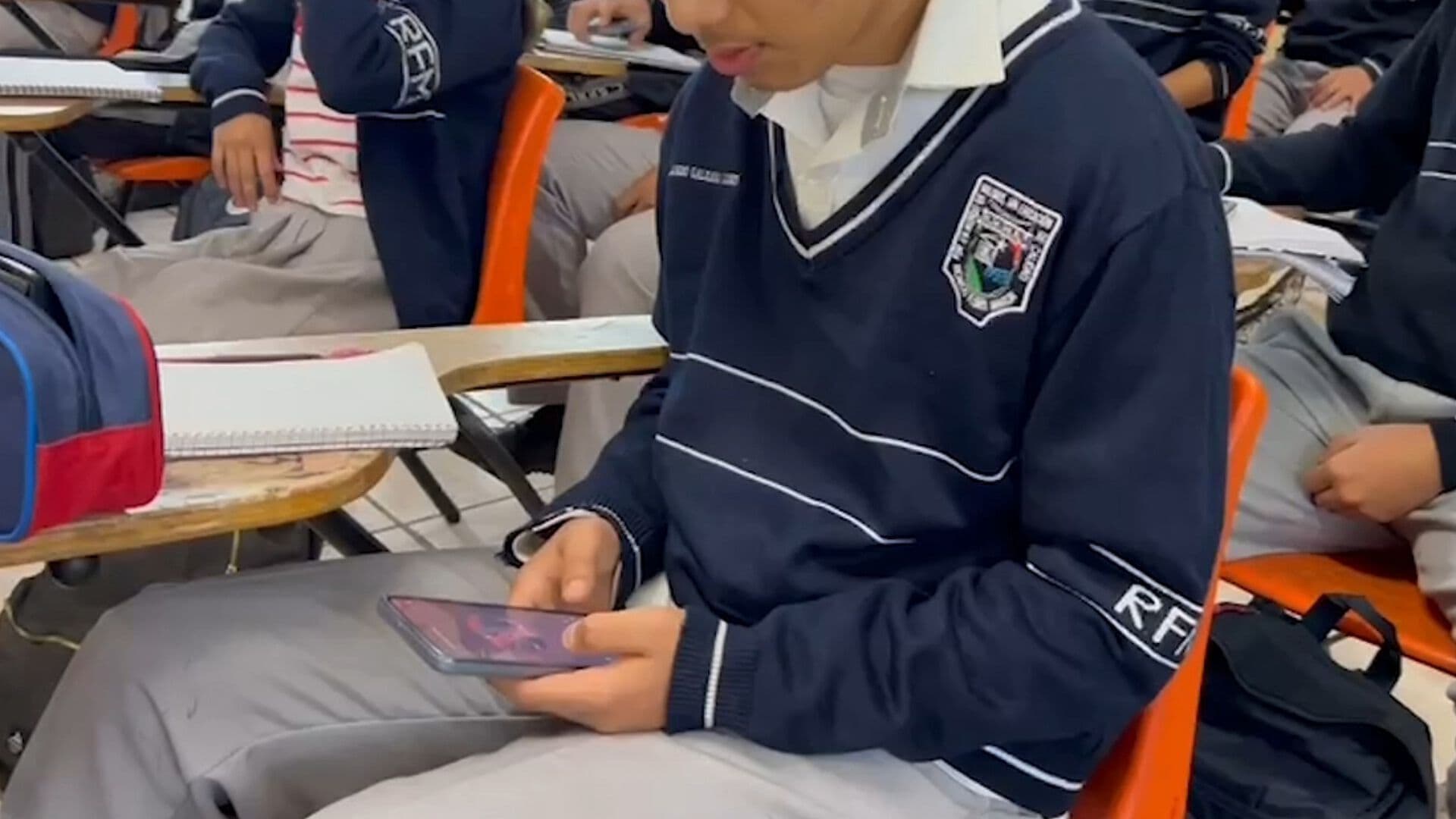 Acuerdo para Restringir Uso de Celulares en Escuelas Se Publicará en el DOF