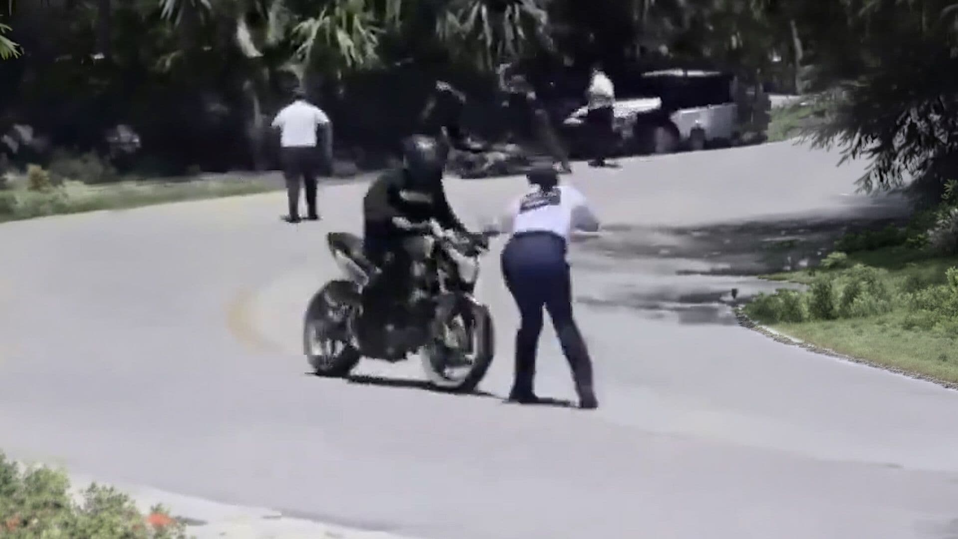 Policía Resulta Casi Arrollada en Operativo para Motociclistas