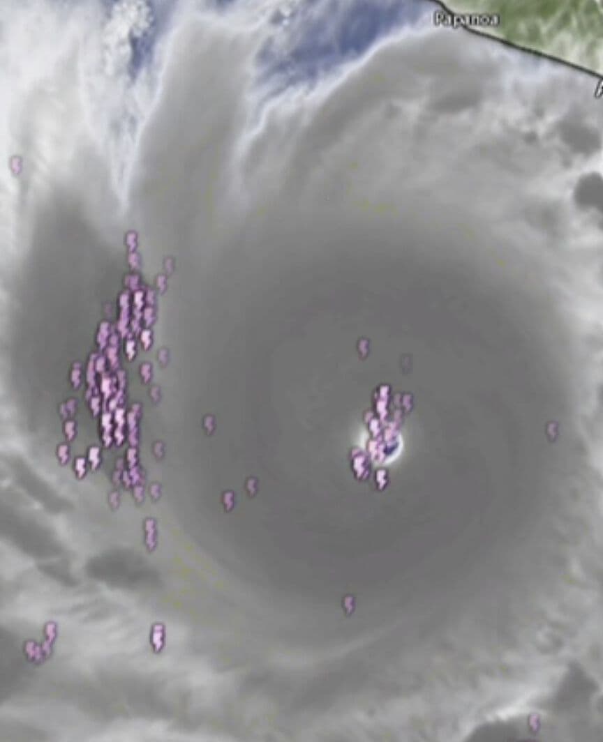 Imagen Satelital del Huracán Polo Muestra su Avance con Fuerza