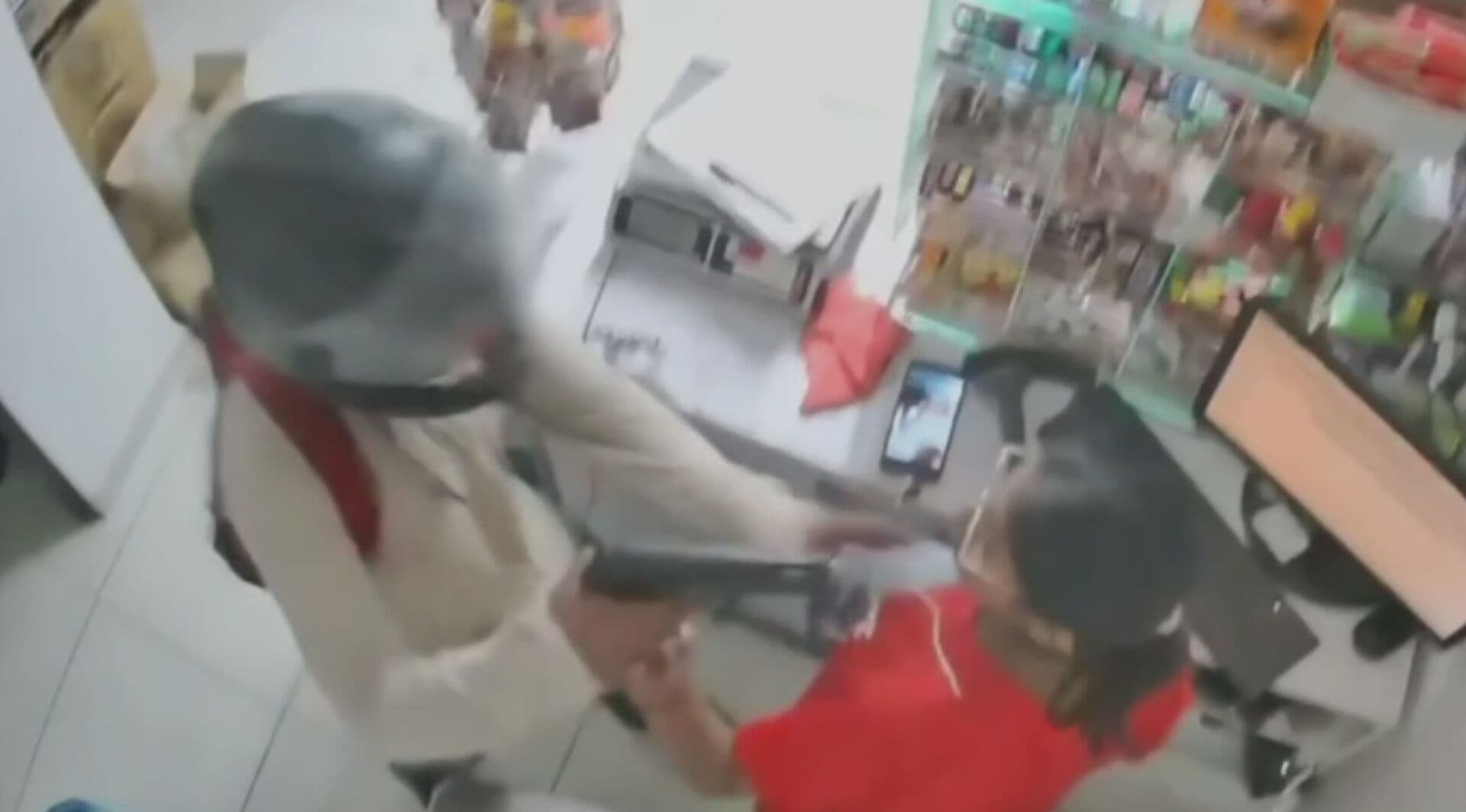 Cámara Capta Violento Asalto en Morelia, Michoacán