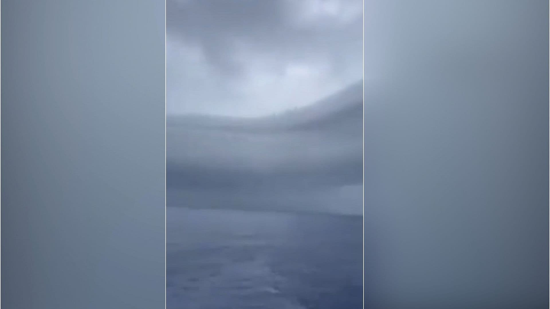 Video | Captan Grandes Olas por la Llegada del Huracán 'Polo' a Huatulco