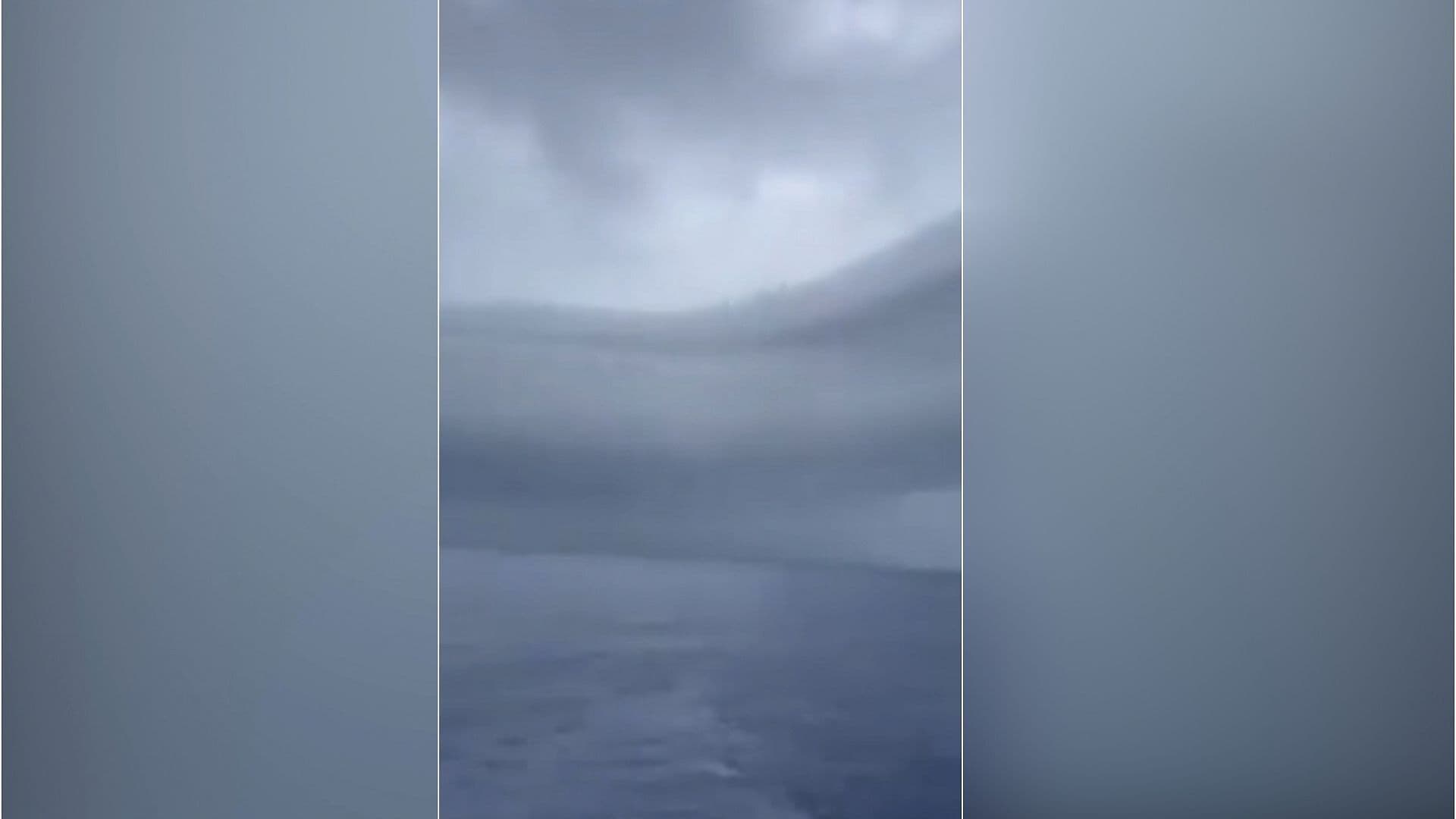 Video | Captan Grandes Olas por la Llegada del Huracán 'Polo' a Huatulco