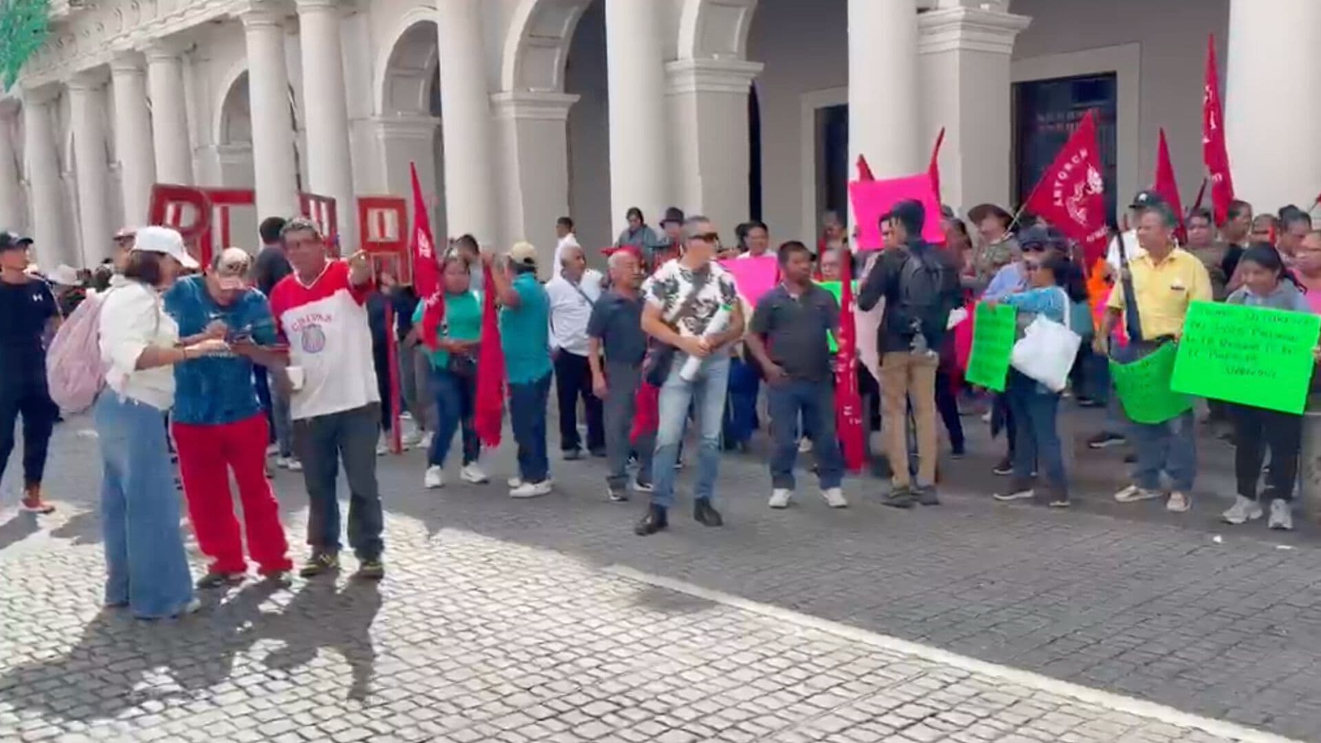 Integrantes del Movimiento Antorchista se Manifiestan en Xalapa Veracruz por Obras Inconclusas