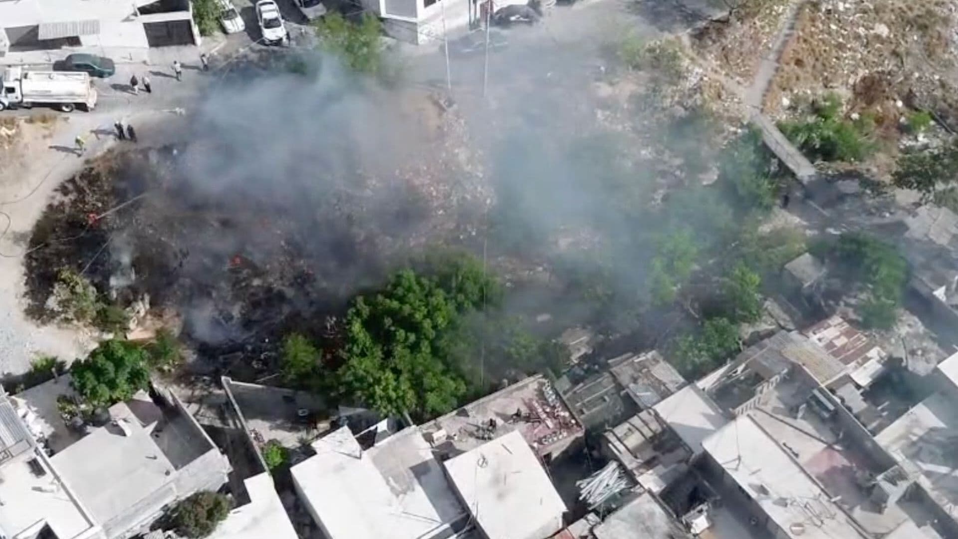 Moviliza Incendio de Basura en Cerro de las Mitras en Santa Catarina, NL