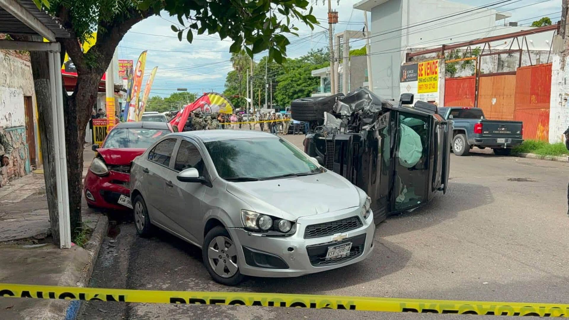 Persecución y Volcadura en Culiacán Tras Robo de Camioneta