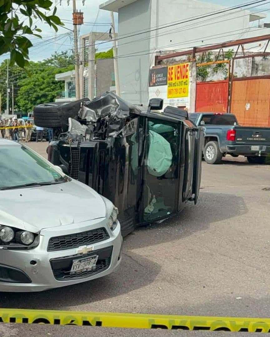 Persecución y Volcadura en Culiacán Tras Robo de Camioneta