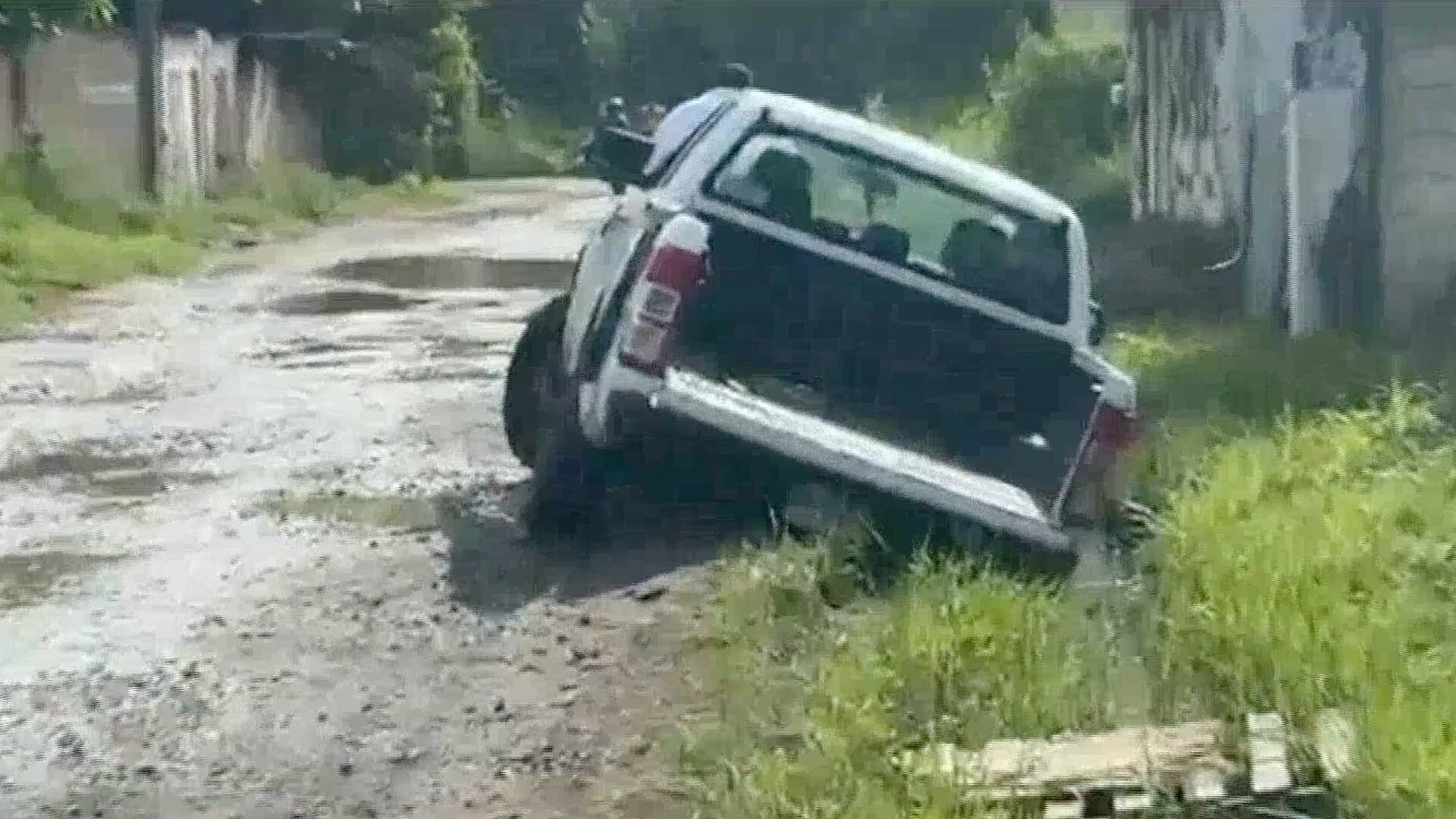 Lluvia Provoca que Camioneta Cayera en una Zanja Colonia Guadalupe en el Norponiente de Veracruz