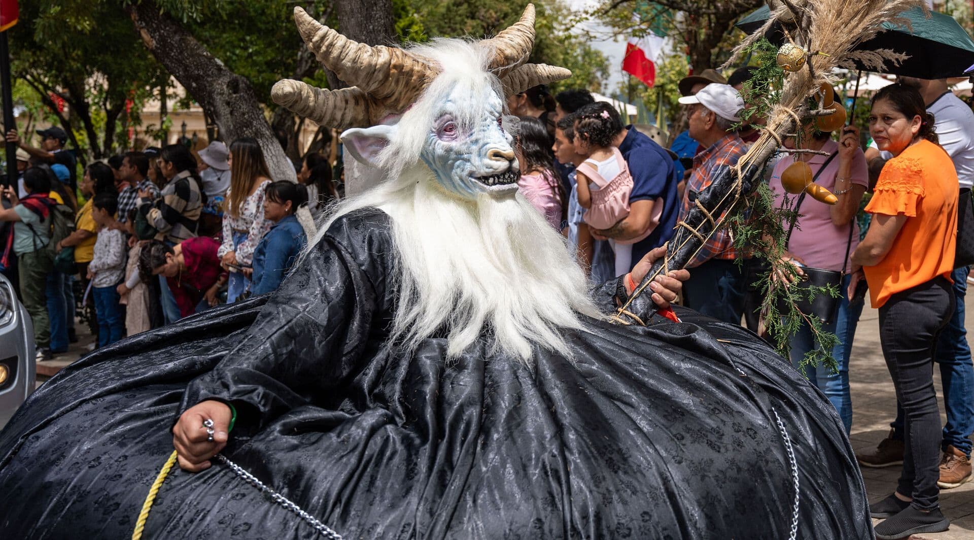 Así se Vive el Tradicional Desfile de Los Panzudos de La Merced en Chiapas
