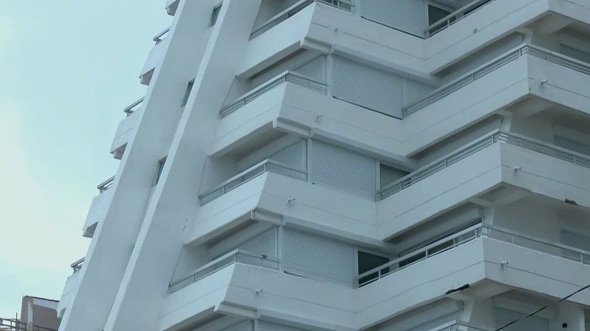 Hoteles de Acapulco Colocan Mallas Anticiclónicas ante Llegada de Polo; Así Buscan Evitar Daños