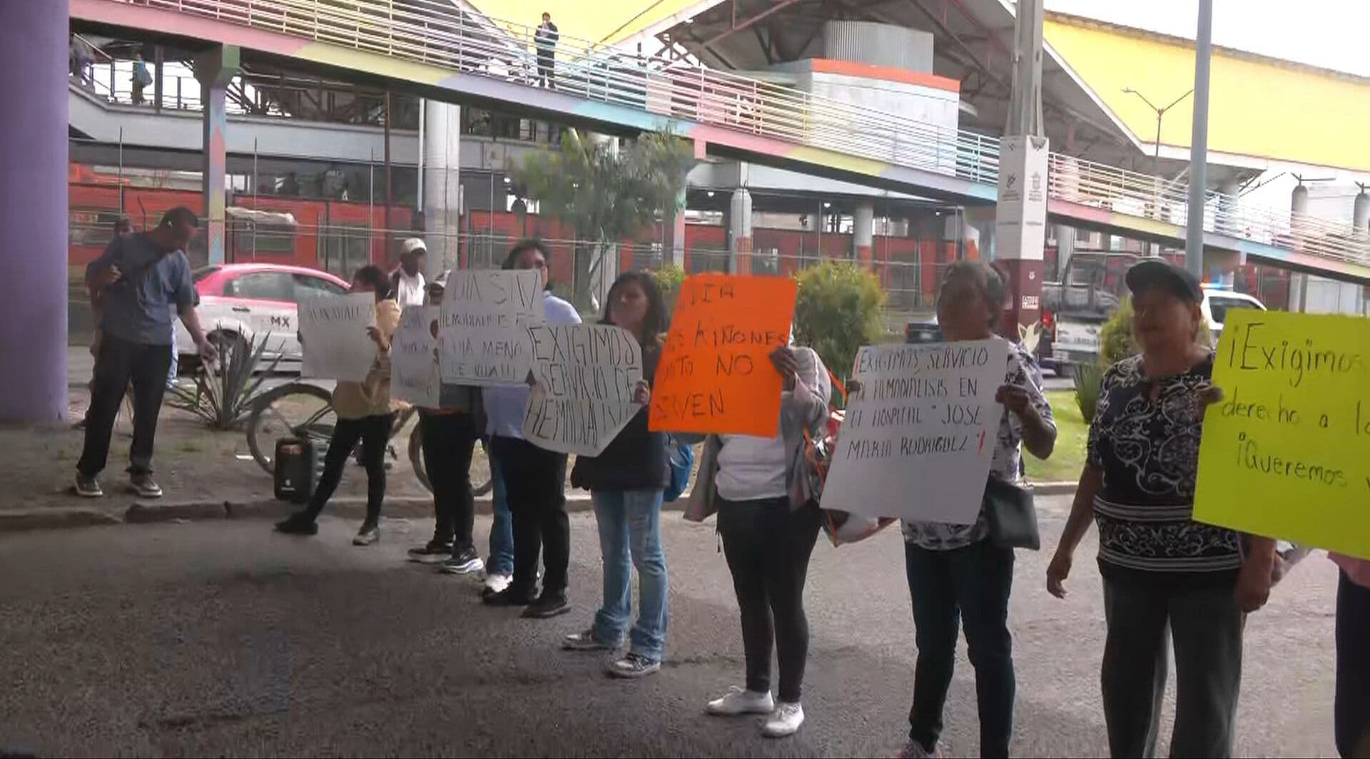 Bloqueo en Avenida Central: Pacientes del IMSS Bienestar Piden Insumos