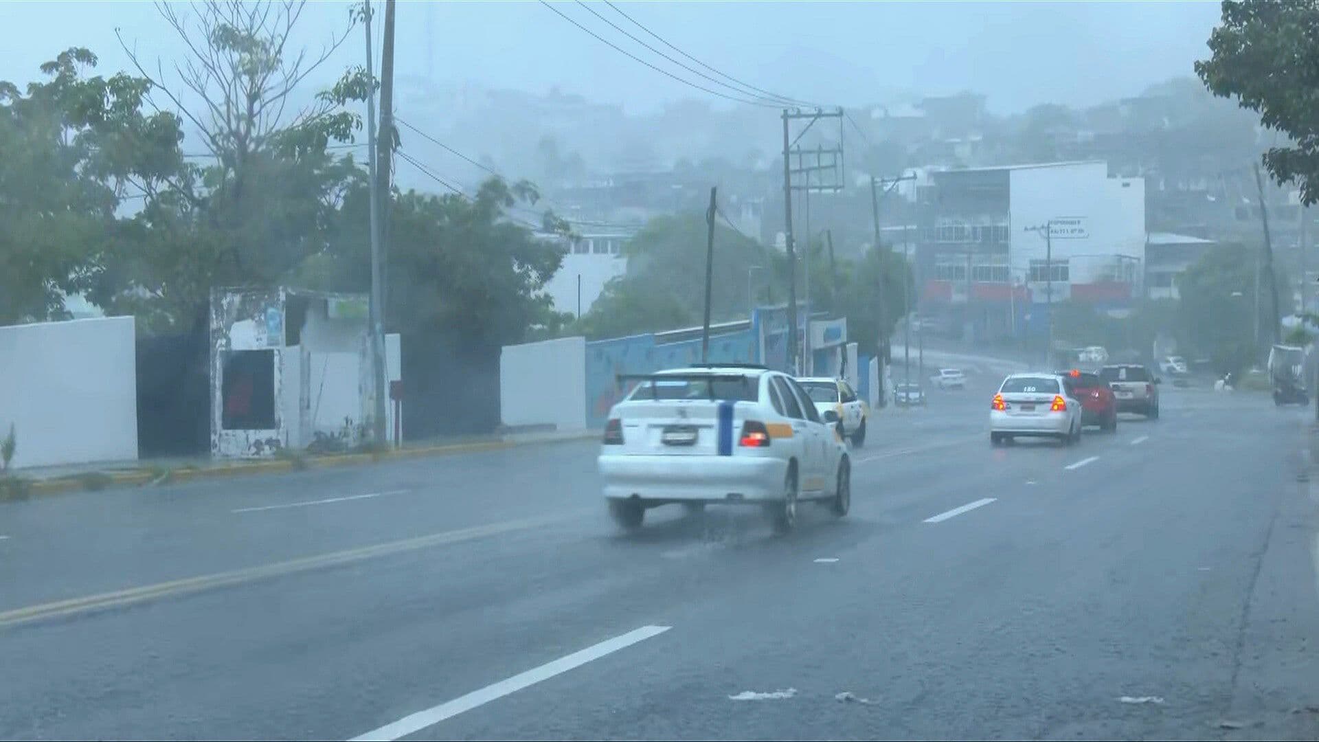 Huracán 'Polo': Mantienen Alerta en Acapulco por Caída de Lluvia y Fuerte Oleaje