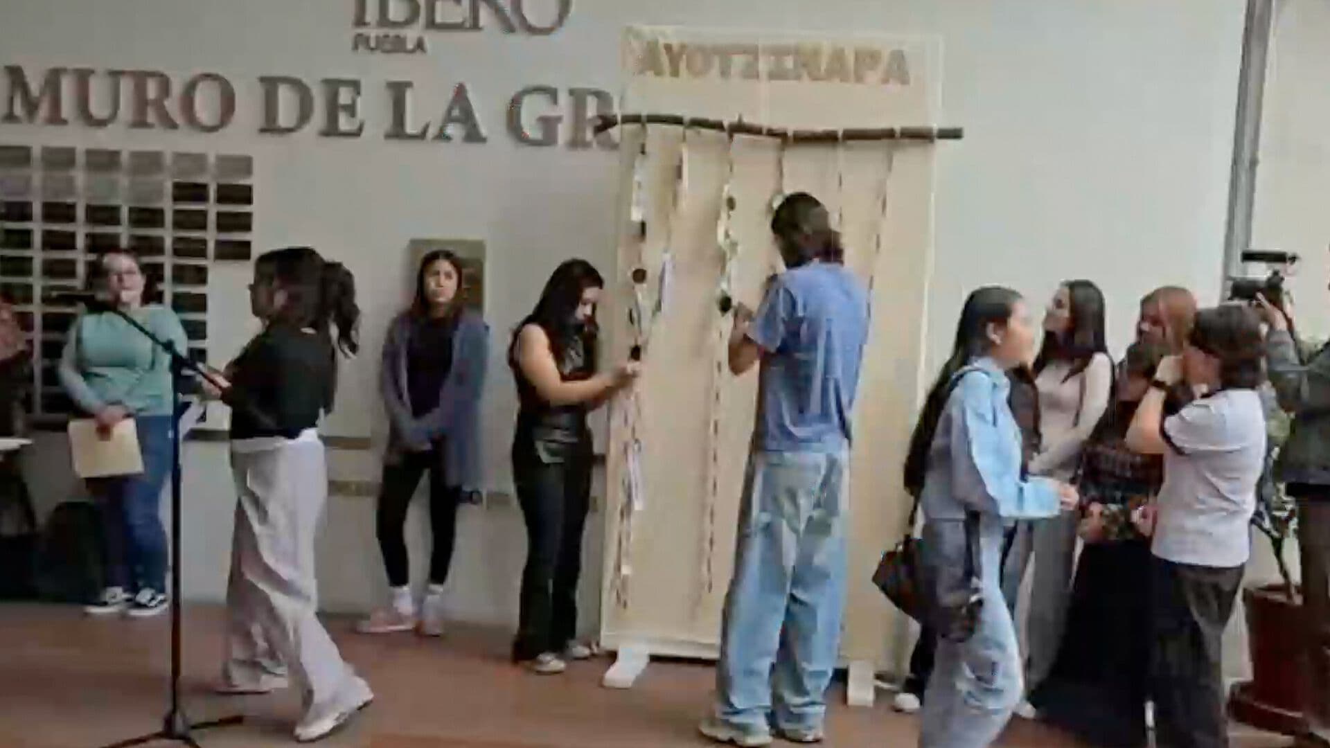 Homenaje Pase Lista 43 Estudiantes Desaparecidos Ayotzinapa Universidad IBERO Puebla