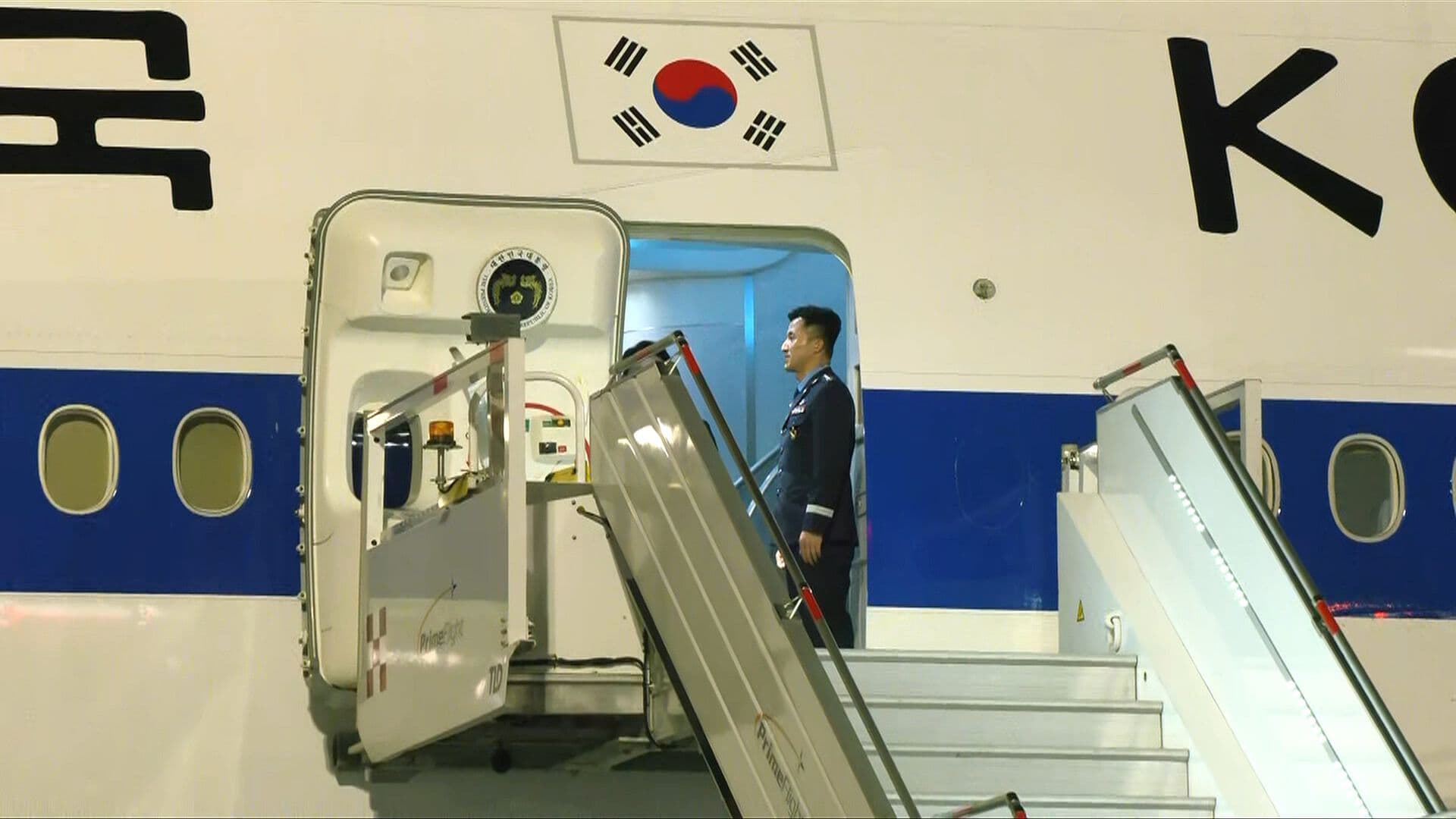 Presidente de Corea del Sur Aterriza en el AIFA y es Recibido por Canciller
