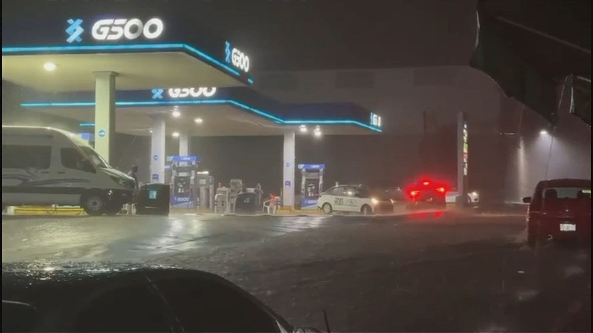 Polo Ocasiona Tormenta que Inunda Calles en Segundos en Puerto Escondido