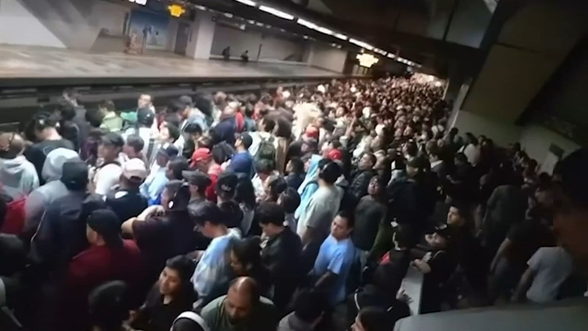 Suspensión del Servicio en Línea 12 del Metro Provoca Molestia entre Usuarios