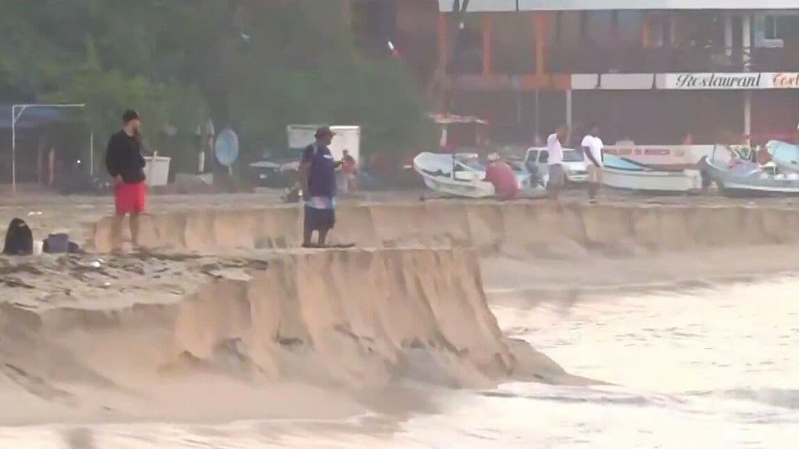 Huracán Polo Provoca Erosión en Playa de Puerto Escondido
