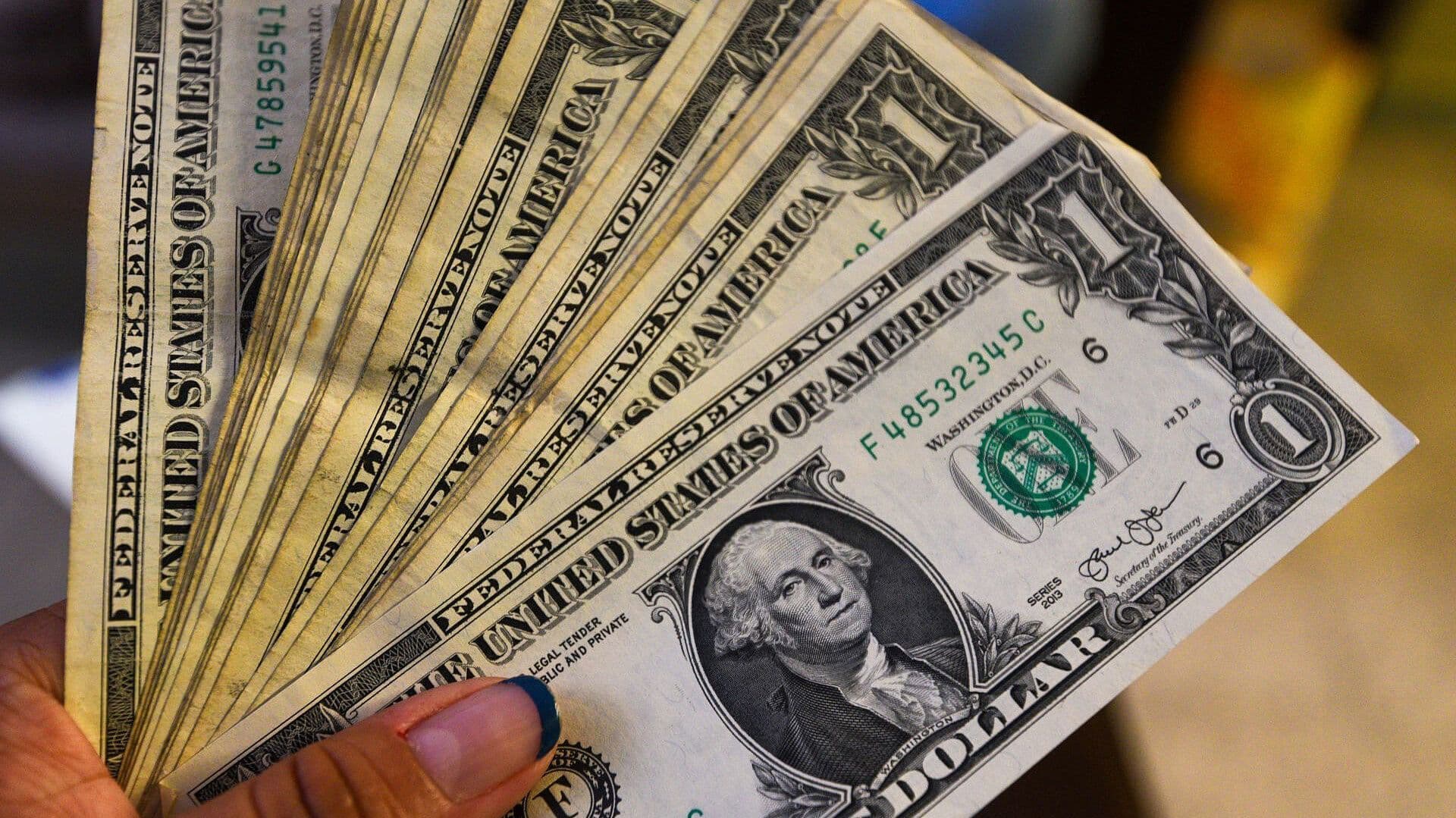 Dólar Sigue Arriba de los 17 Pesos, a Horas de que se Defina la Política Monetaria de Banxico
