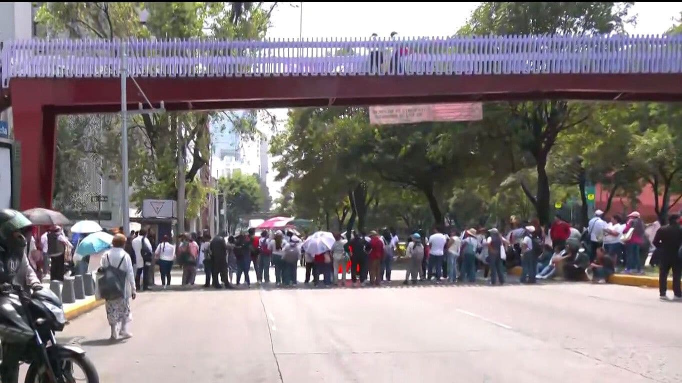 Bloqueo en Circuito Interior Hoy: Trabajadores del IMSS Cierran Ambos Sentidos