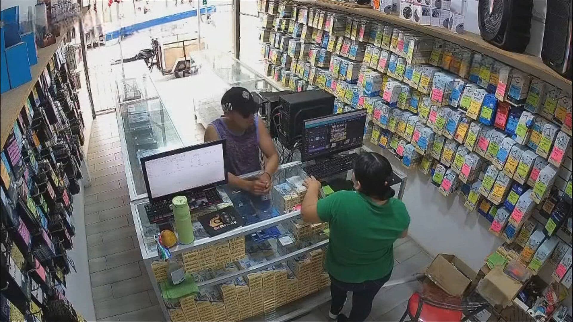 Sujeto Armado Asalta Tienda de Celulares a Plena Luz del Día en Tapachula
