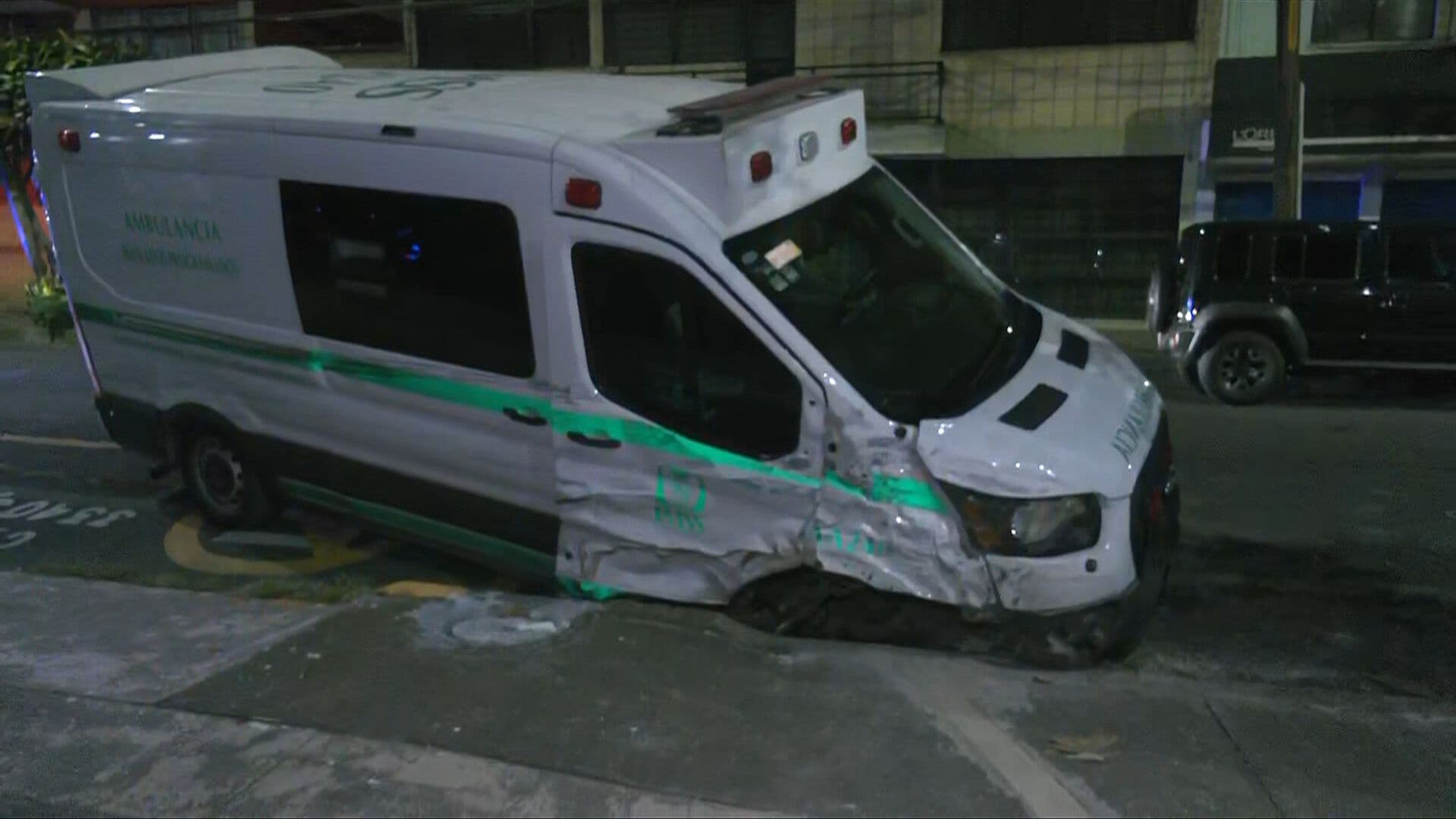 ‘No Puede Ser’: Afectados Relatan Choque de Ambulancia del IMSS en Azcapotzalco