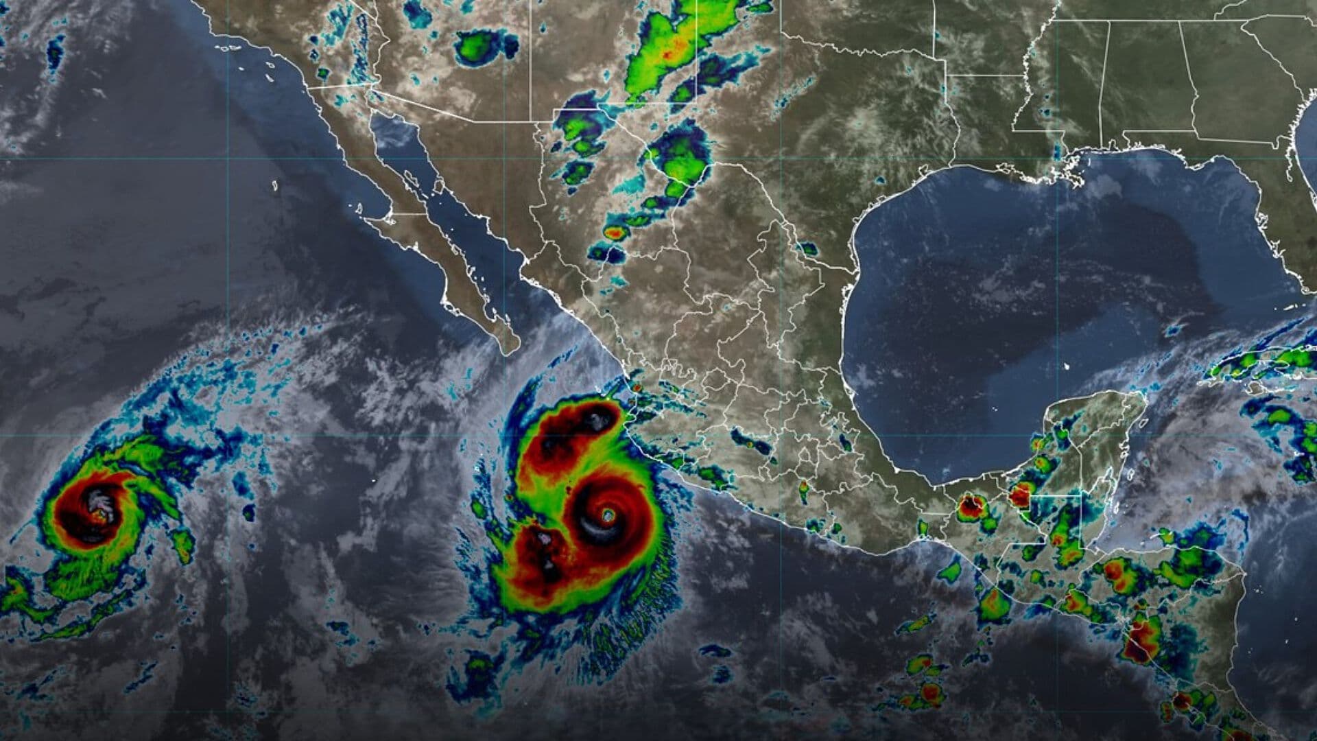 Huracán Polo de Categoría 4 Avanza Hacia la Península de Baja California
