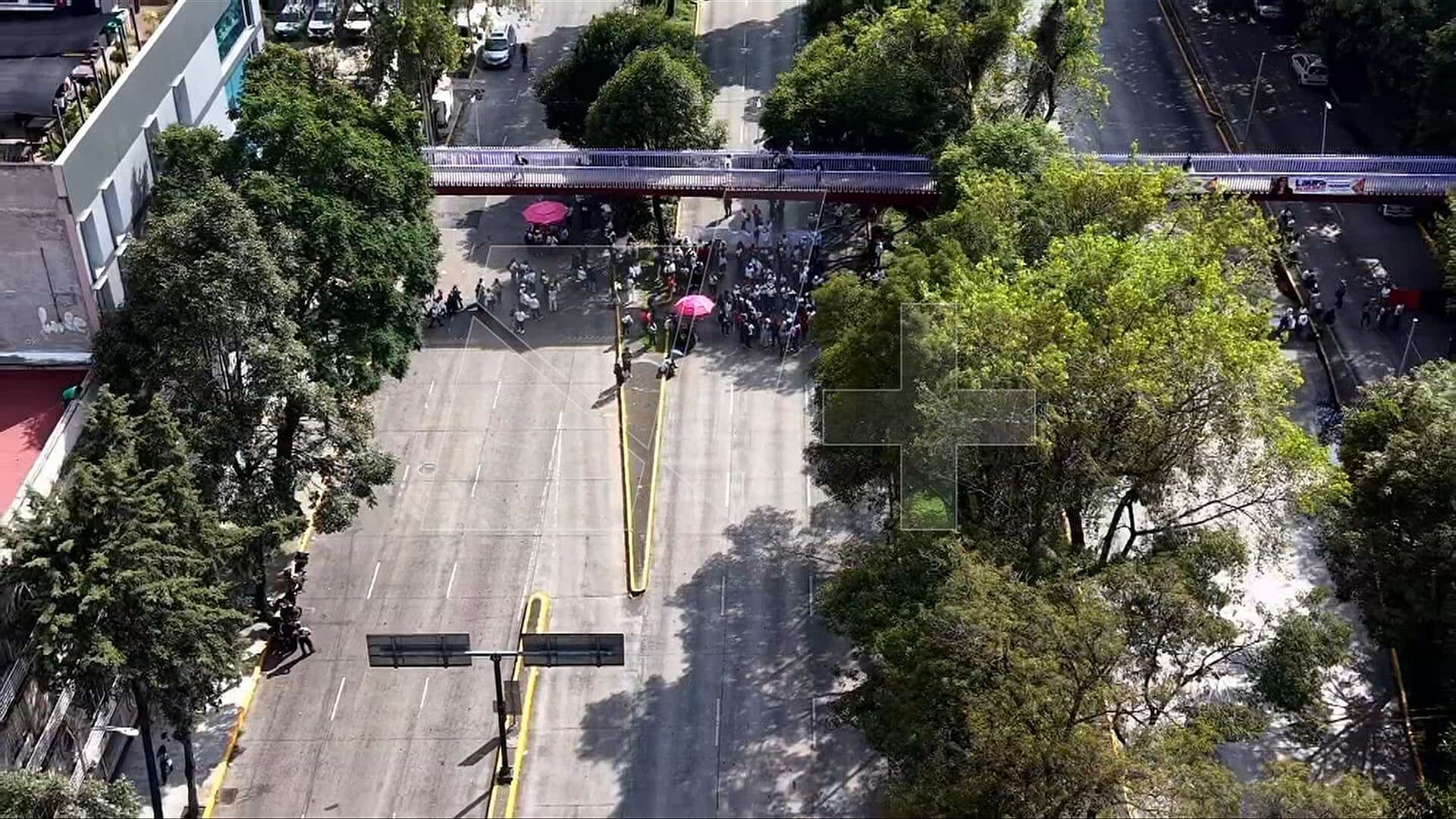 Durante Horas Trabajadores del IMSS Bloquean Circuito Interior