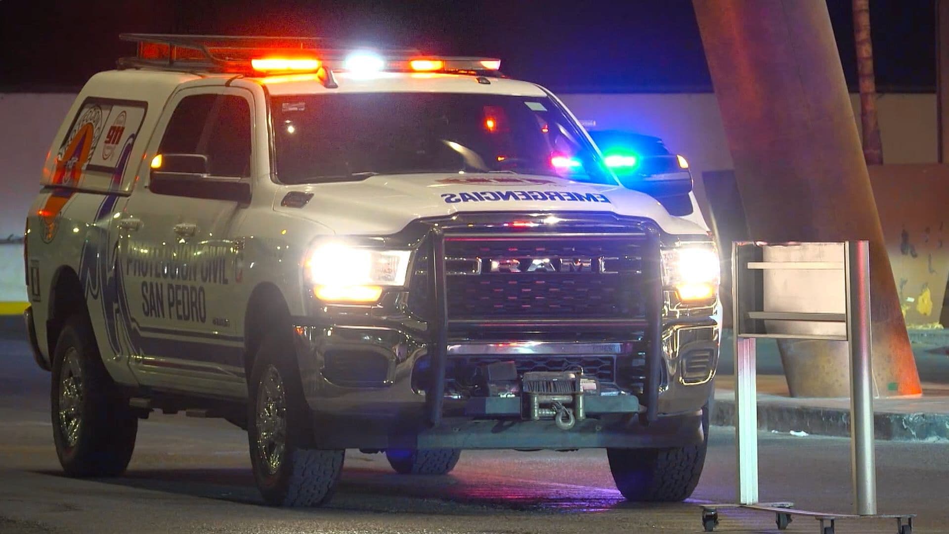 Caída de Andamio Deja Dos Heridos en Centro Comercial en San Pedro, NL