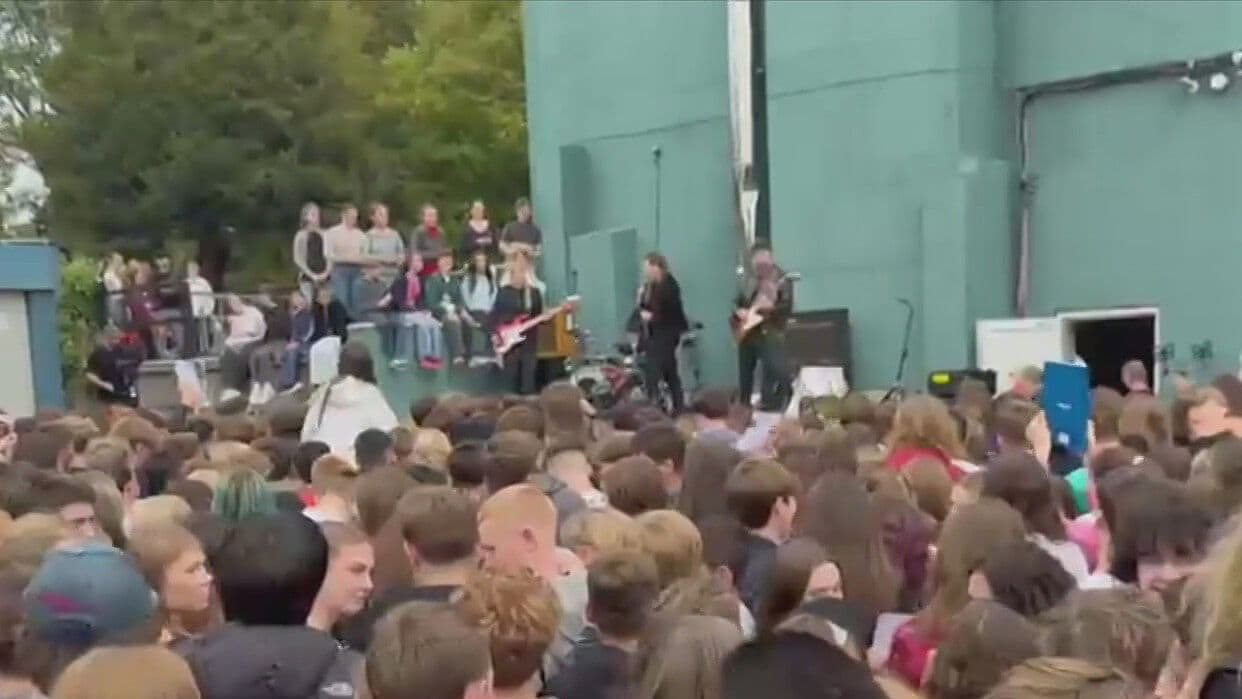 50 Aniversario de U2: Danielle Dithurbide Asiste en Exclusiva a Concierto Intimo desde Dublín